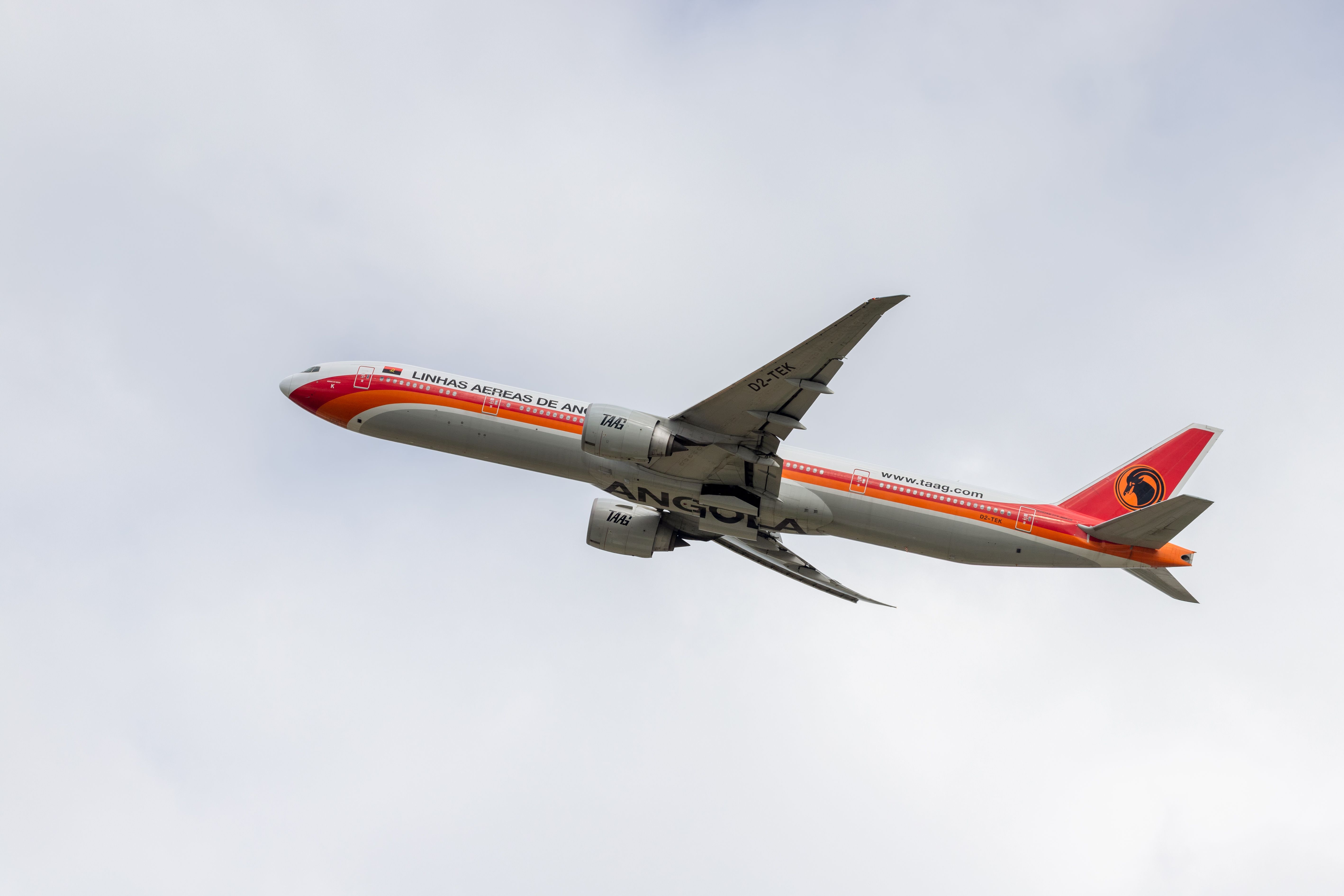 TAAG Angola Boeing 777