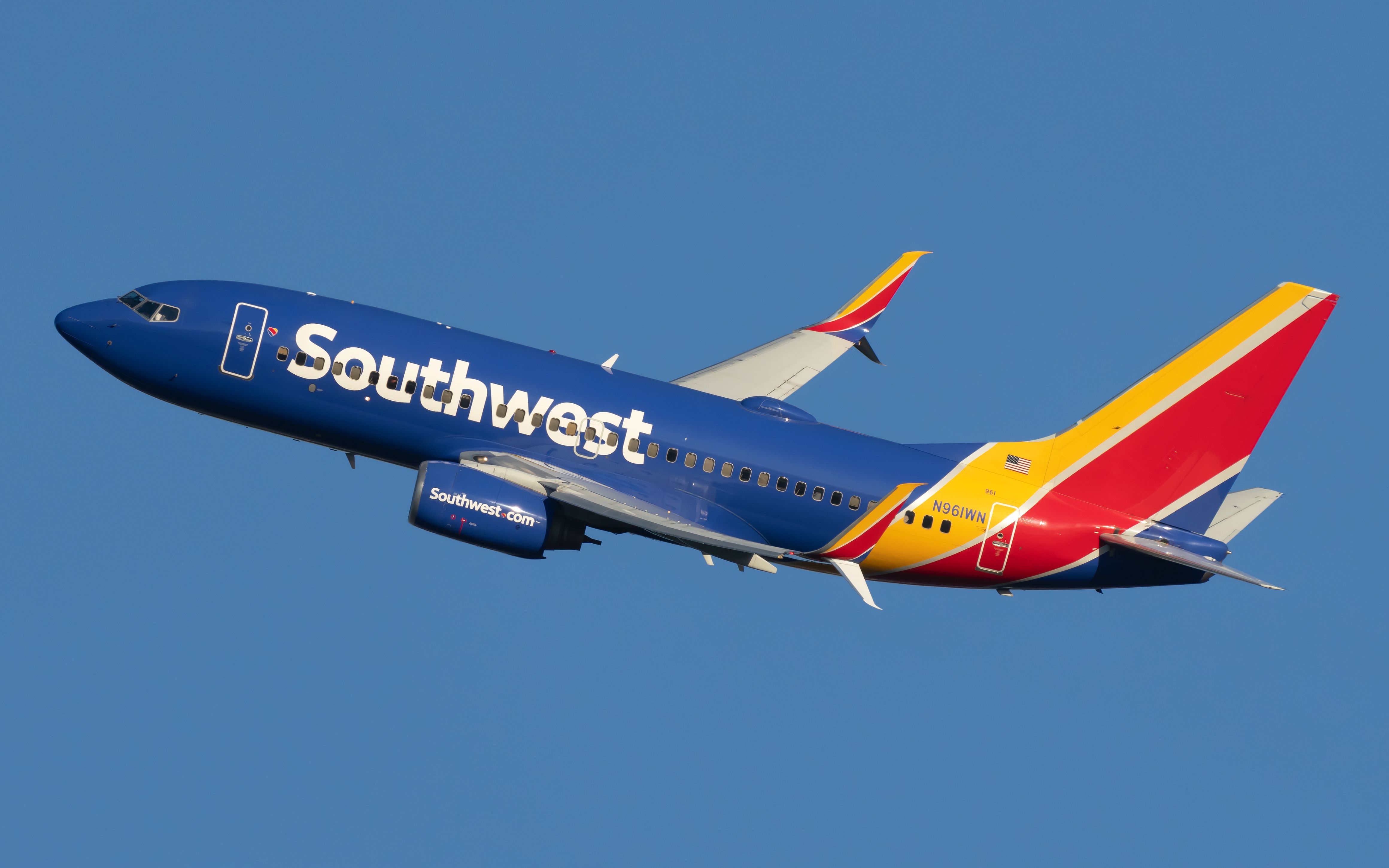 Southwest Airlines Boeing 737-700 N961WN (2)