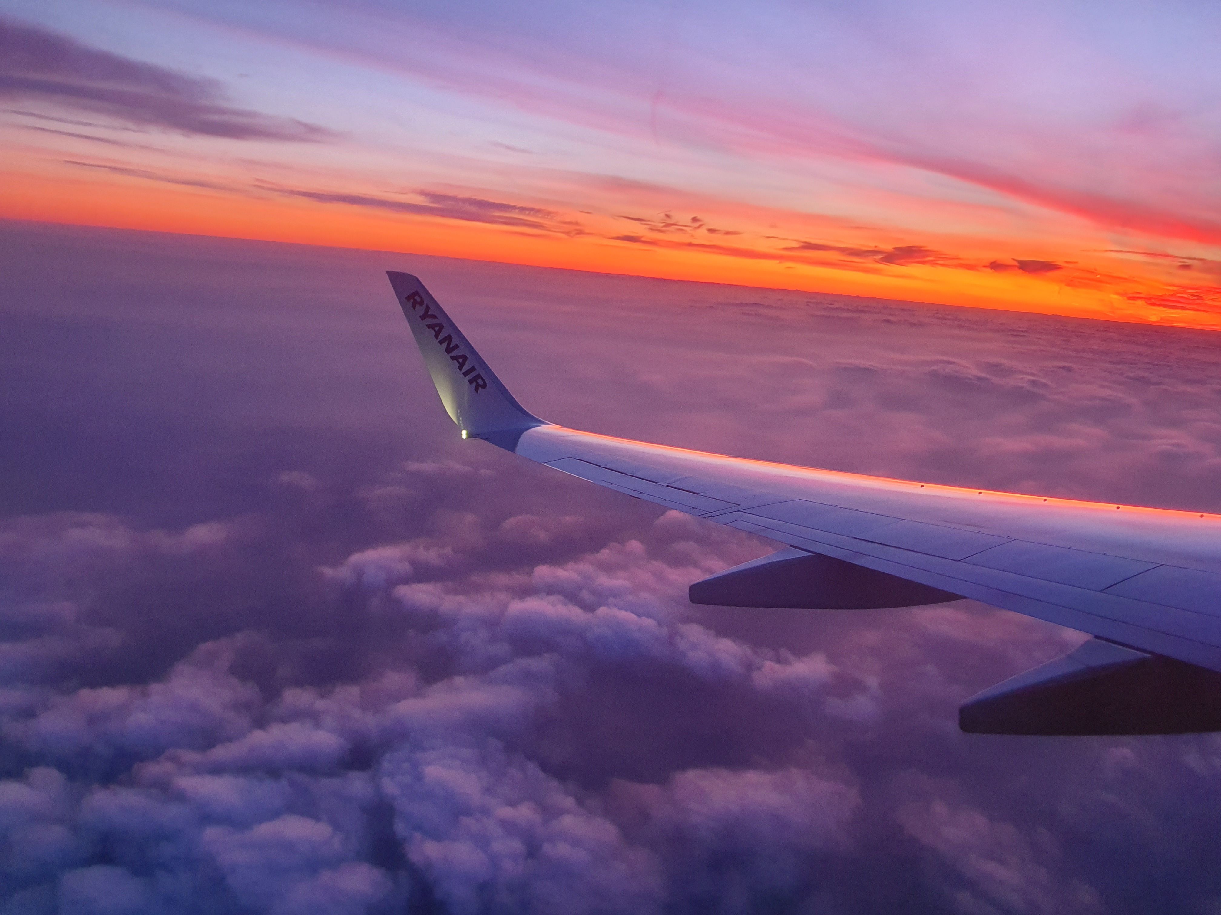 A beautiful picture of a sunrise taken from a window seat on a Ryanair 737-800