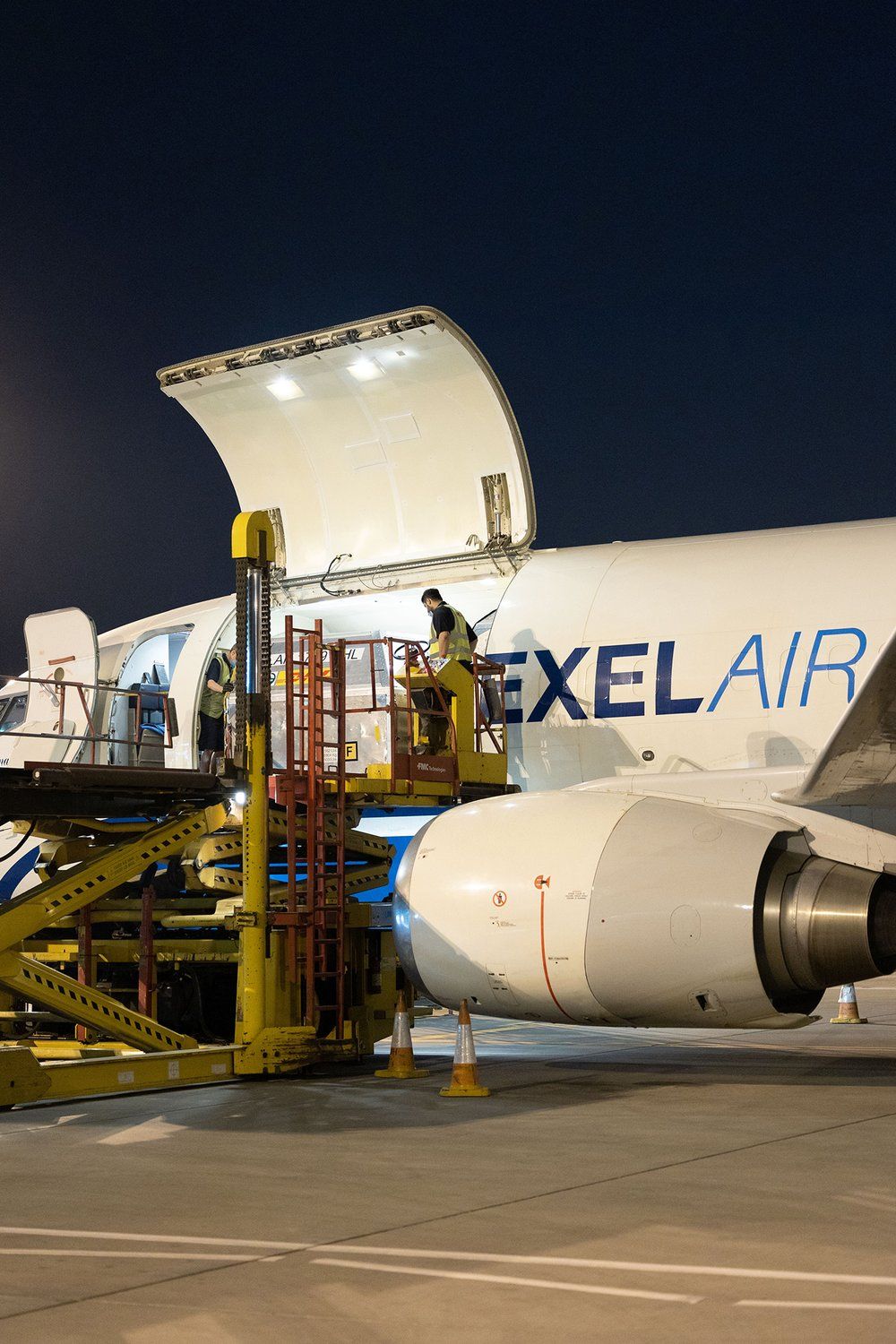 Texel Air 737 loading