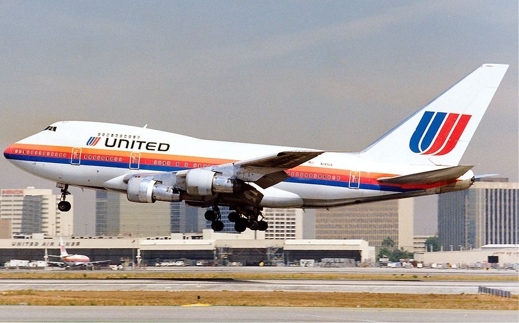 An old United Airlines Boeing 747SP just after takeoff.