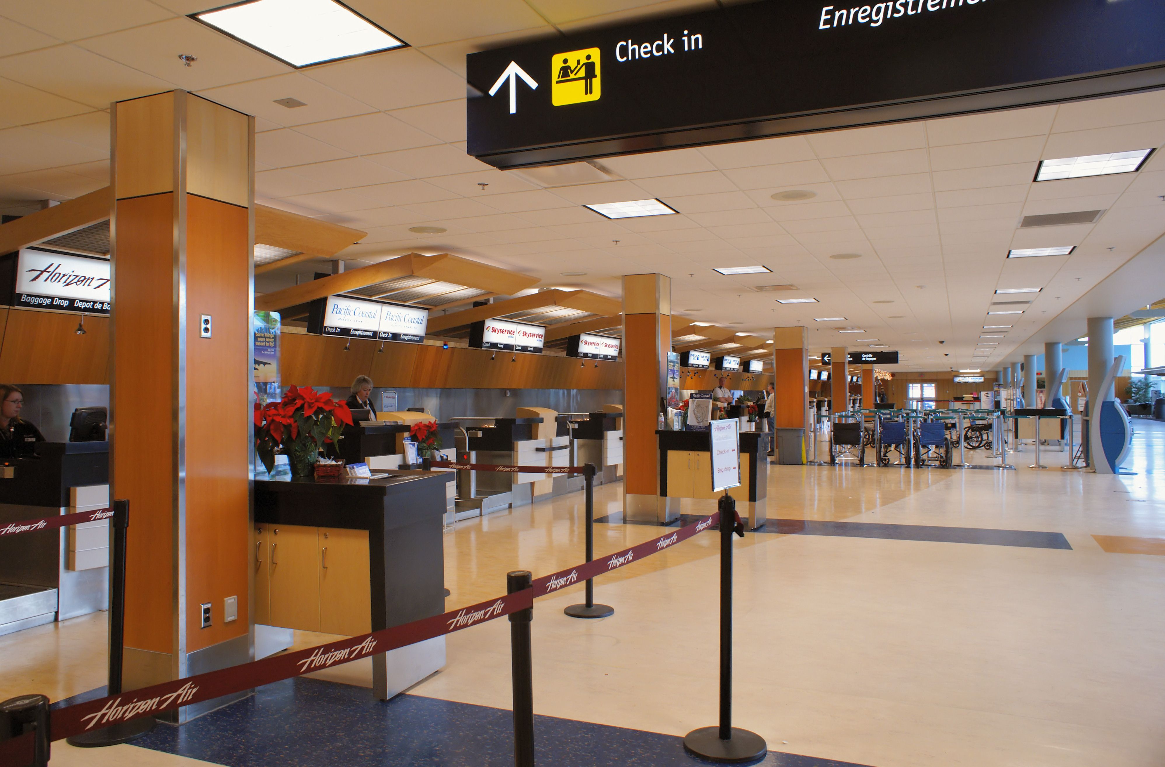YYJ_Departures_Terminal_Inside