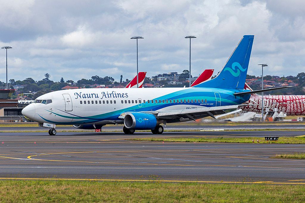1024px-Nauru_Airlines_(VH-YNU)_Boeing_737-319_at_Sydney_Airport_(4)
