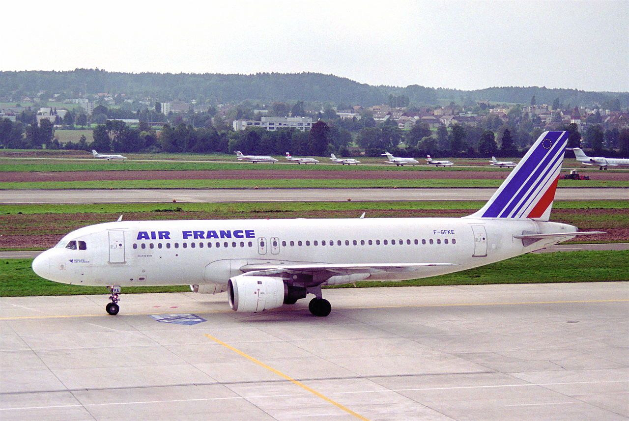 Air_France_Airbus_A320-100;_F-GFKE@ZRH;24.09.1995_(5471567674) (1)