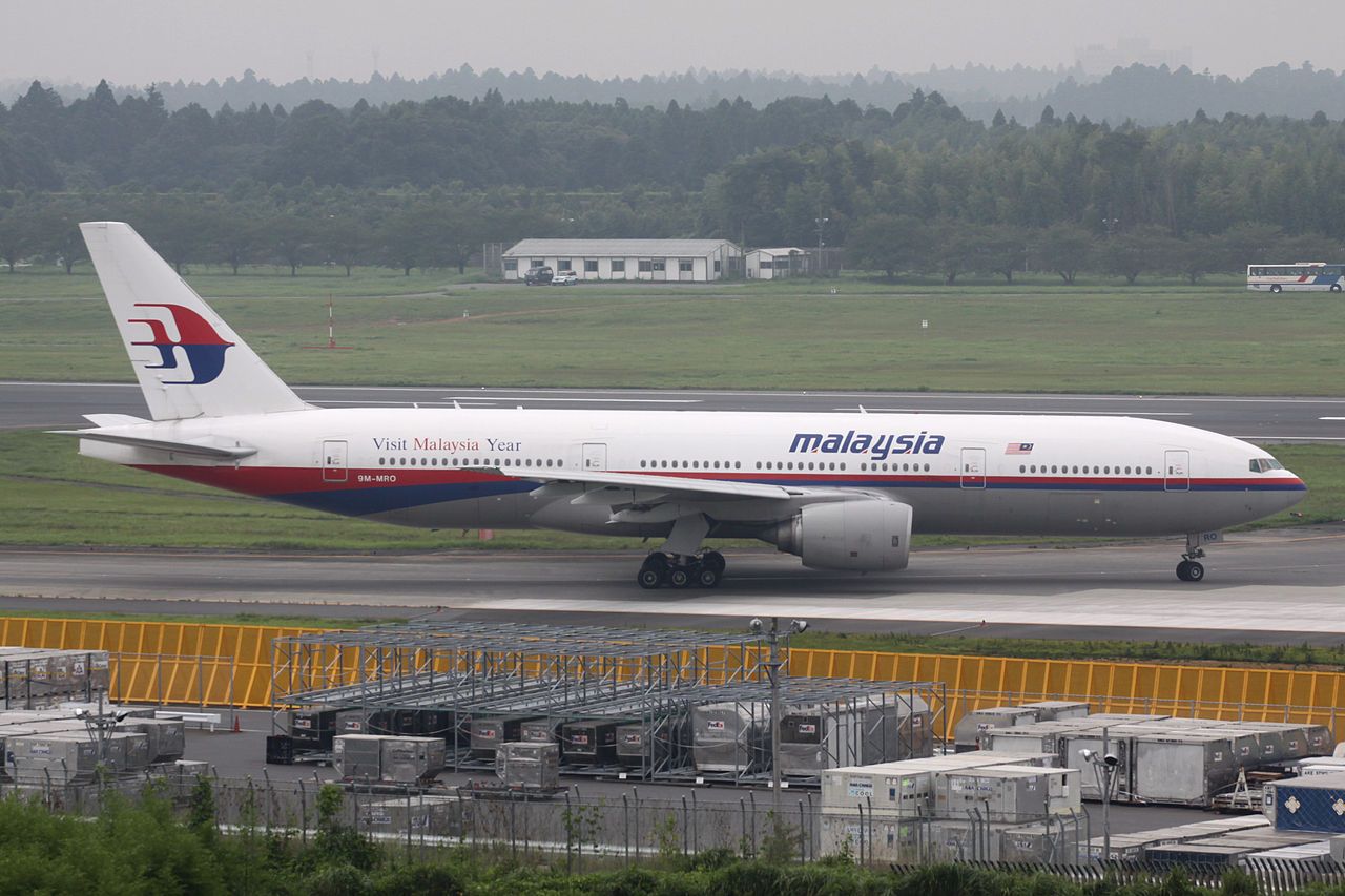 1280px-Malaysia_Airlines_B777-200ER(9M-MRO)_(3780278171)