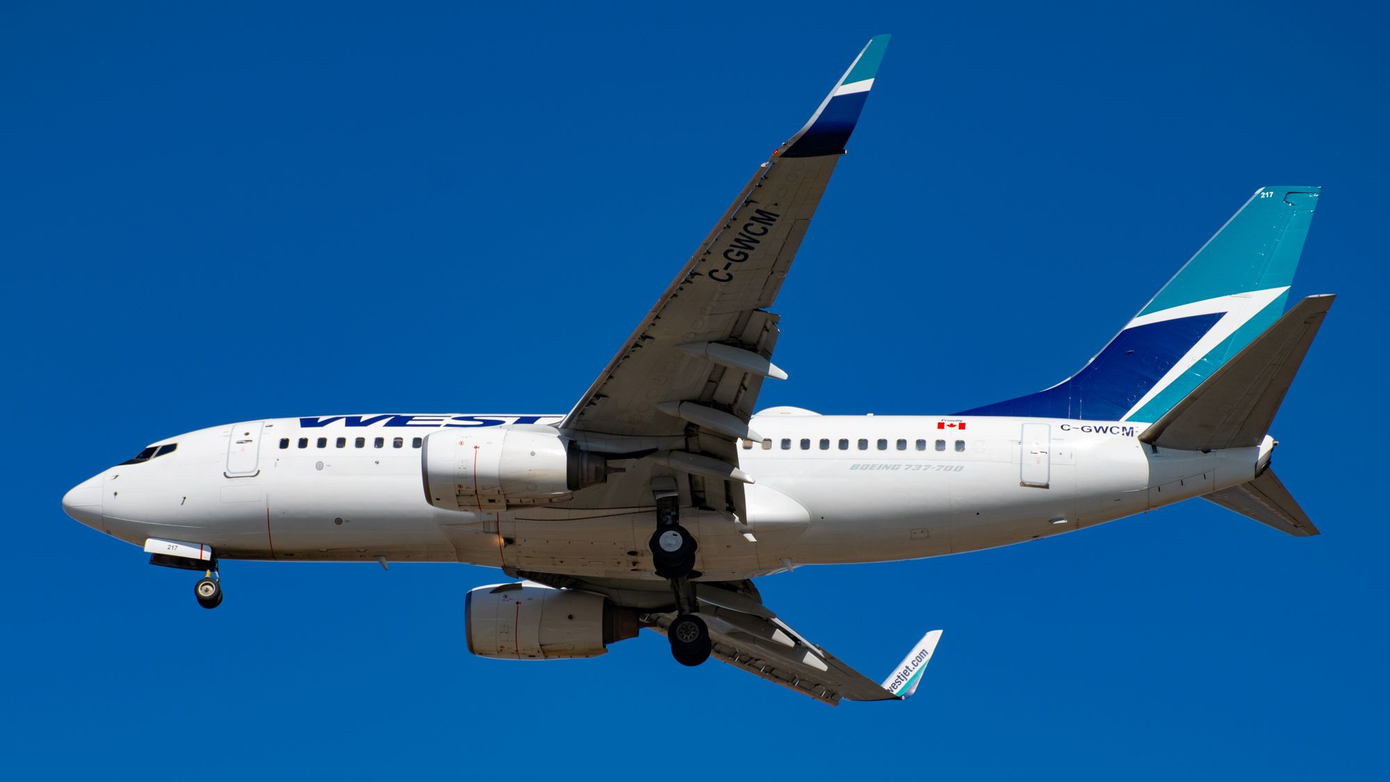 WestJet 737-700 on Final in the Blue