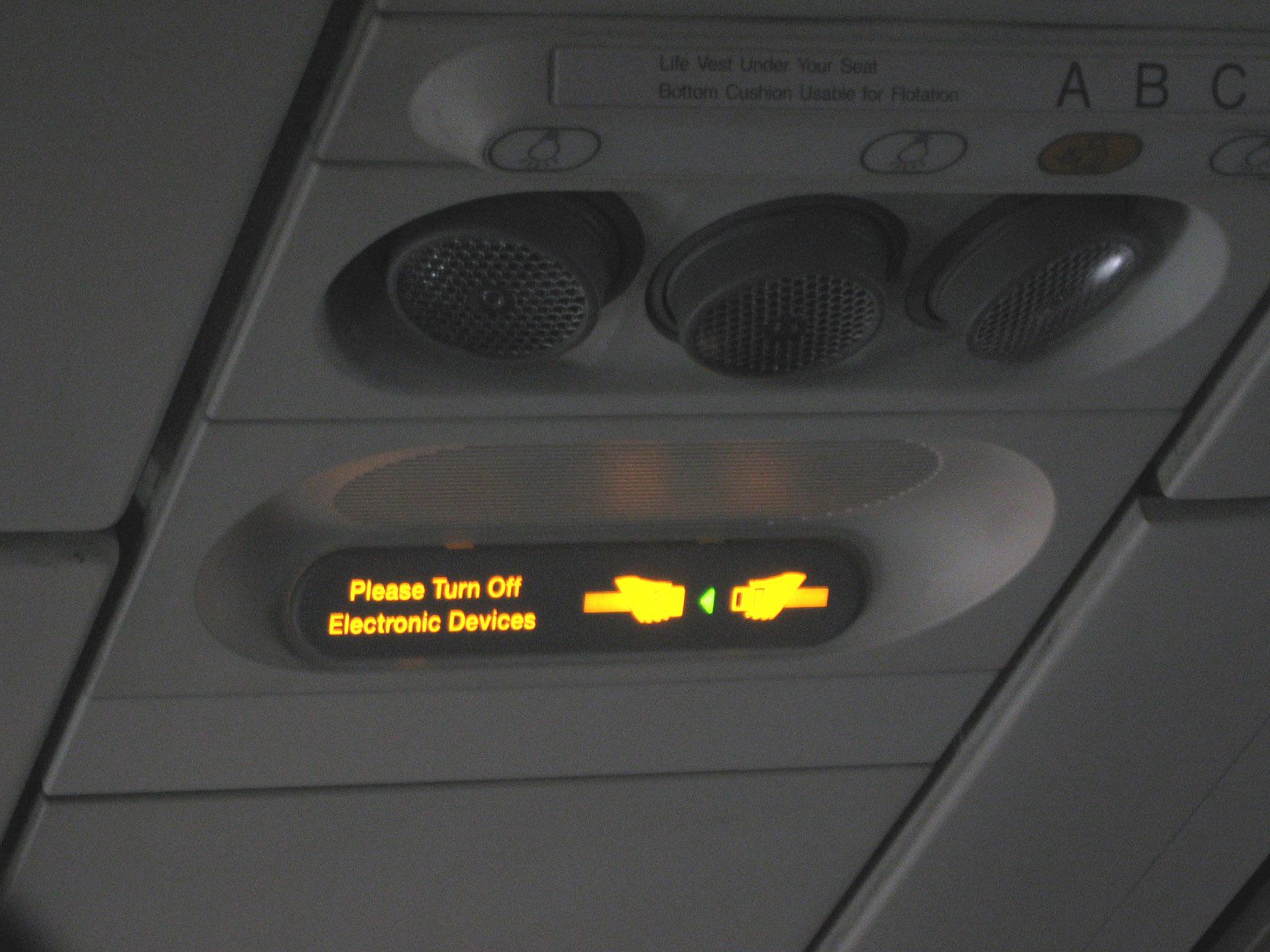 Is It Towards The Legislation To Ignore A Aircraft’s ‘Fasten Seatbelt’ Indicators?
