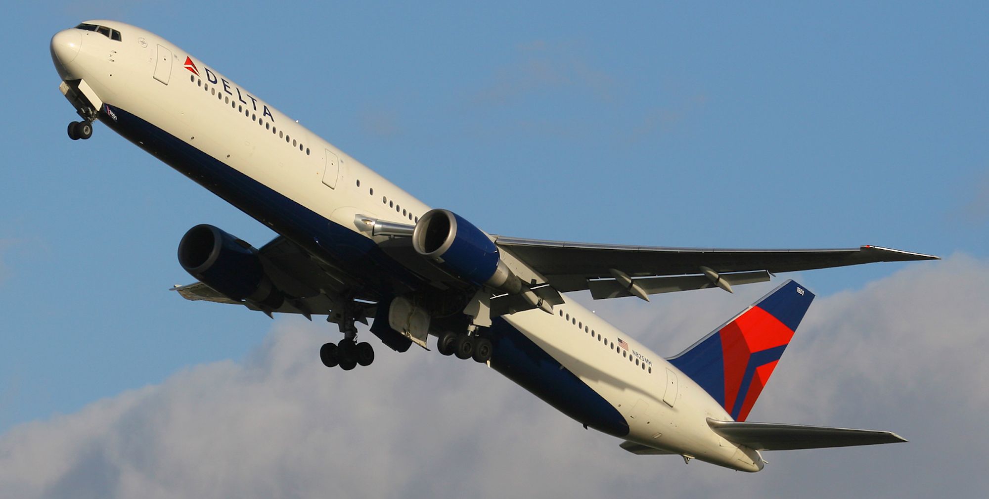 Delta Boeing 767-400 Diverts Experiencing Instrument and Hydraulic Points