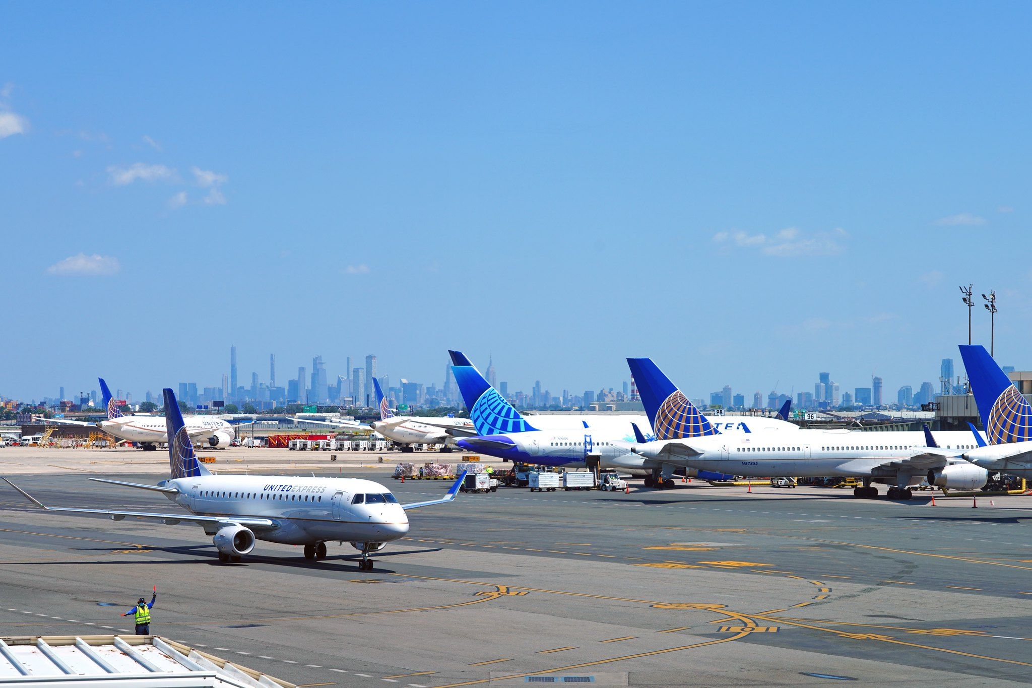 Many United Airlines Aircraft at LGA airport.