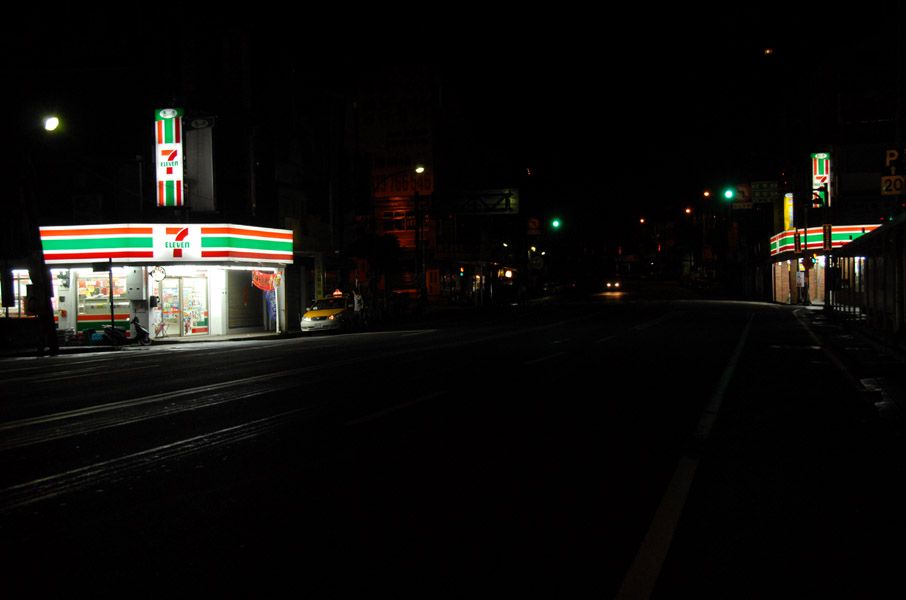 7 Eleven store Taiwan at night