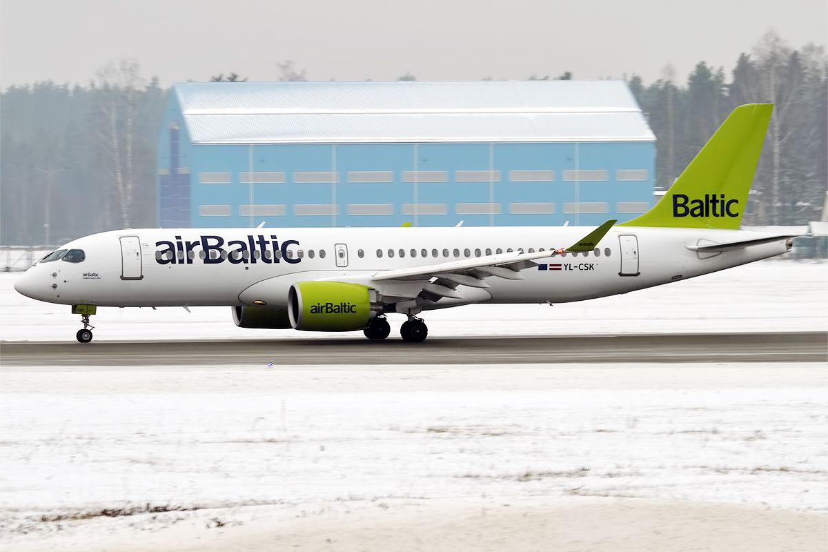 Air_Baltic,_YL-CSK,_Airbus_A220-300_(32789712078)