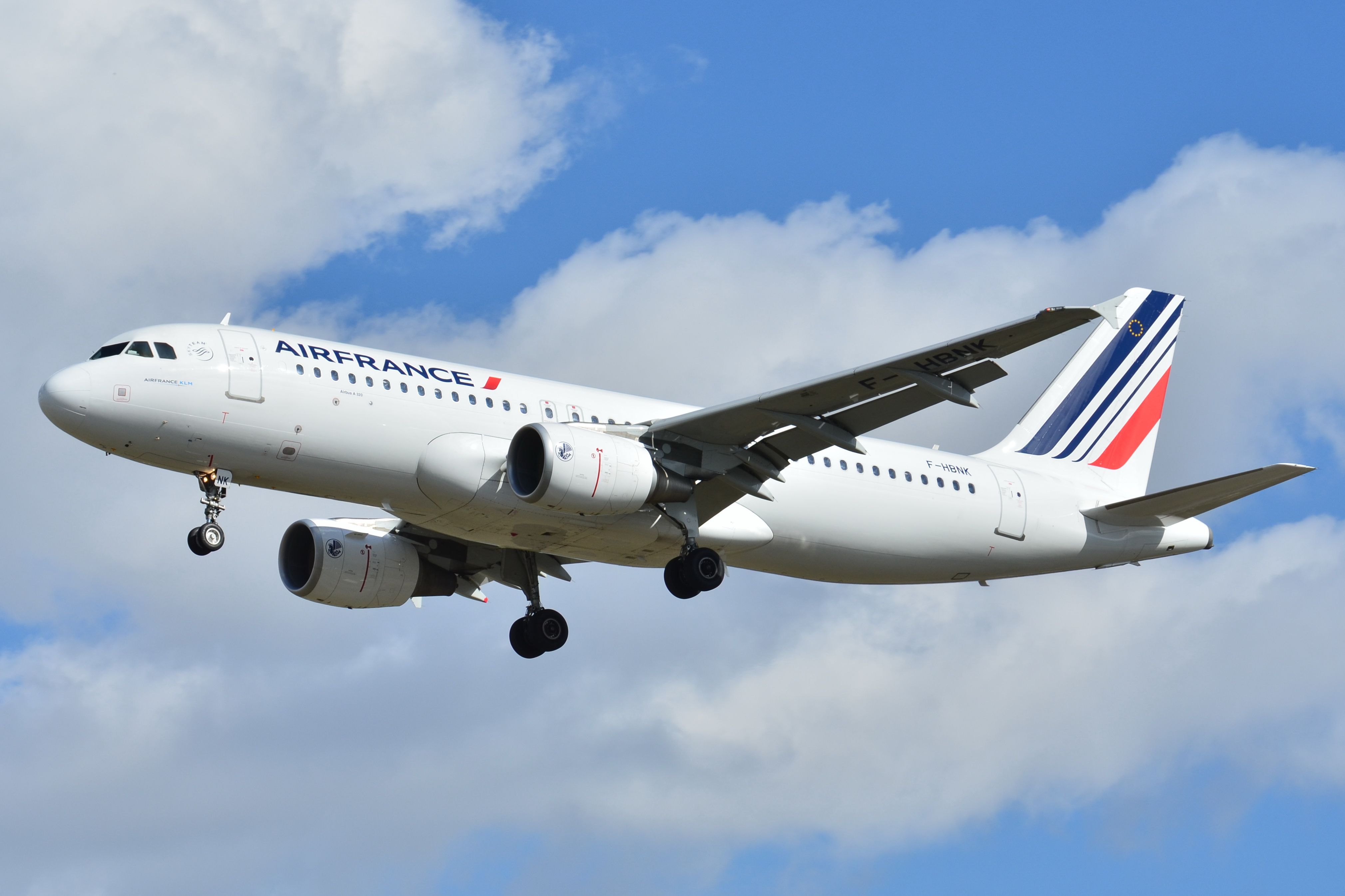 Airbus_A320-200_Air_France_(AFR)_F-HBNK with sharklets
