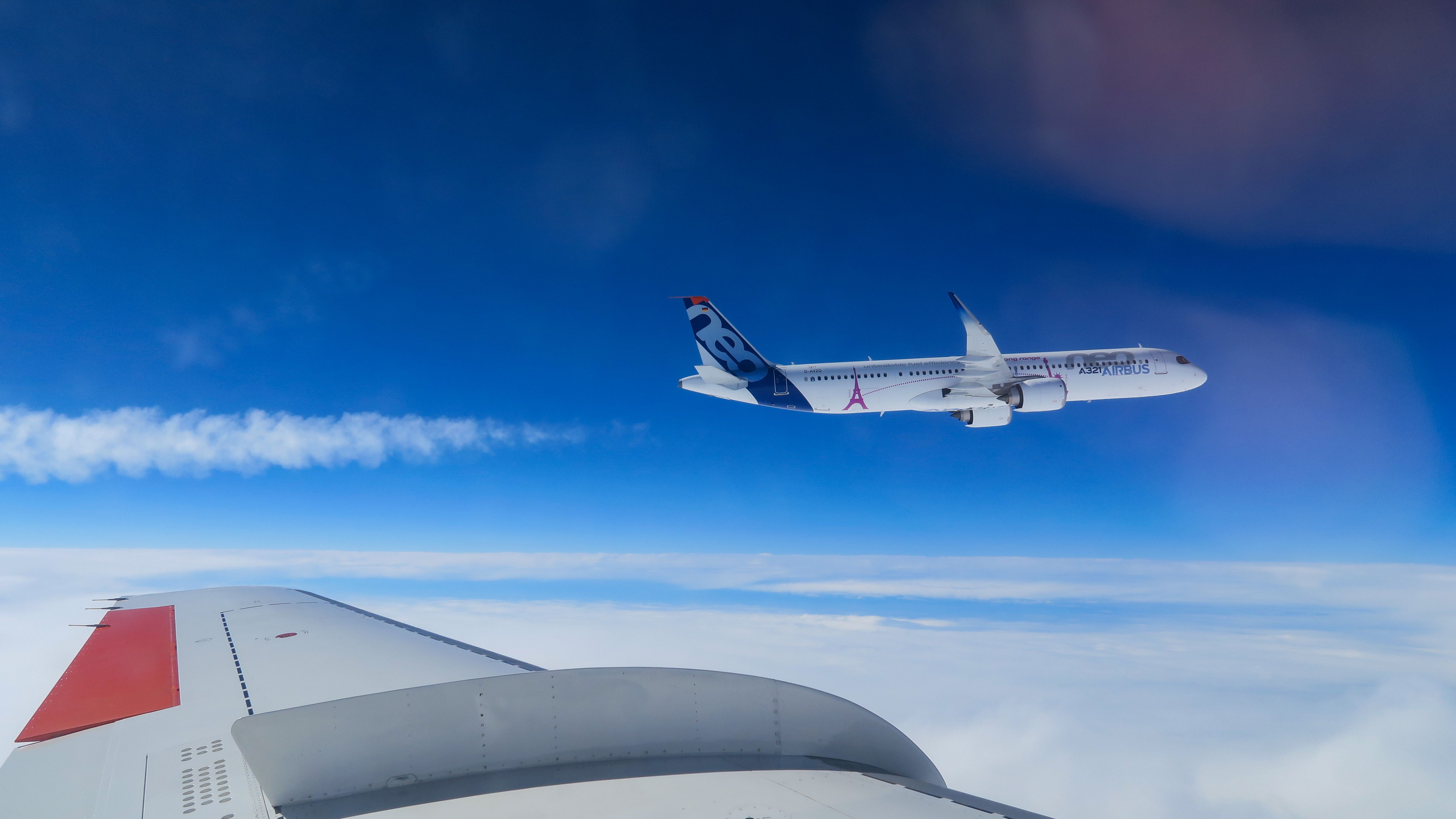 Airbus A321neo in flight using 100% SAF.