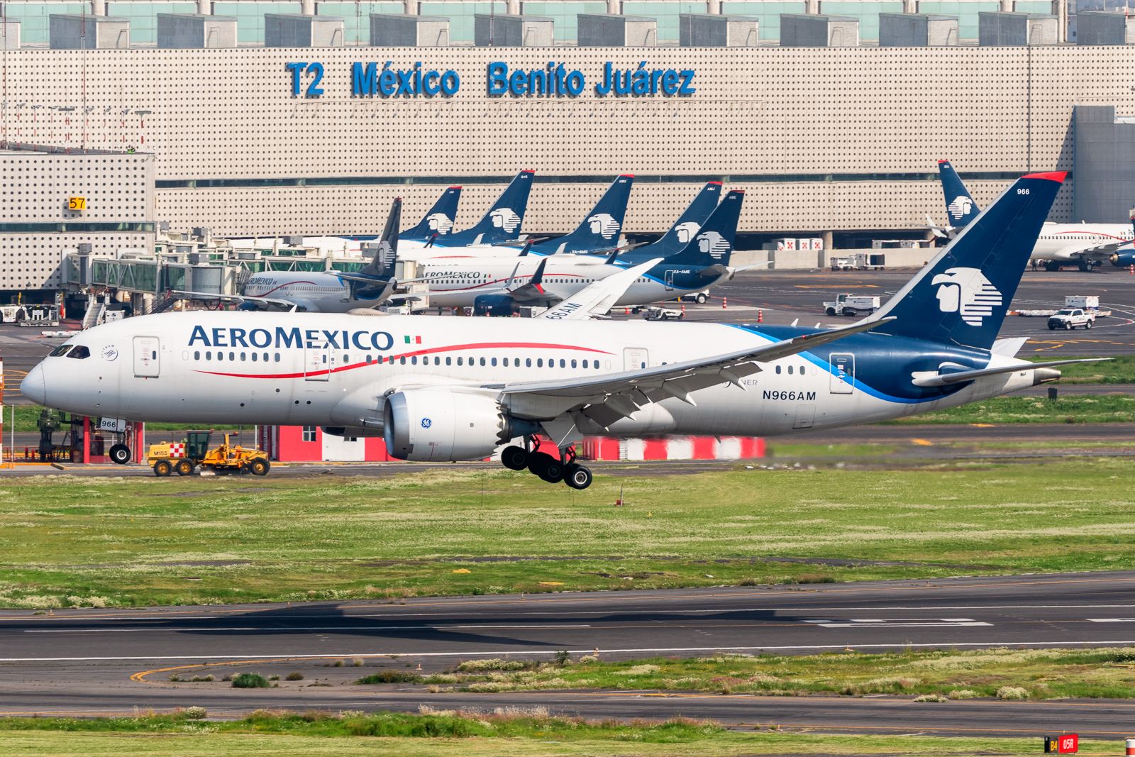 An Aeromexico Boeing 787-8 Dreamliner landing in Mexico City.