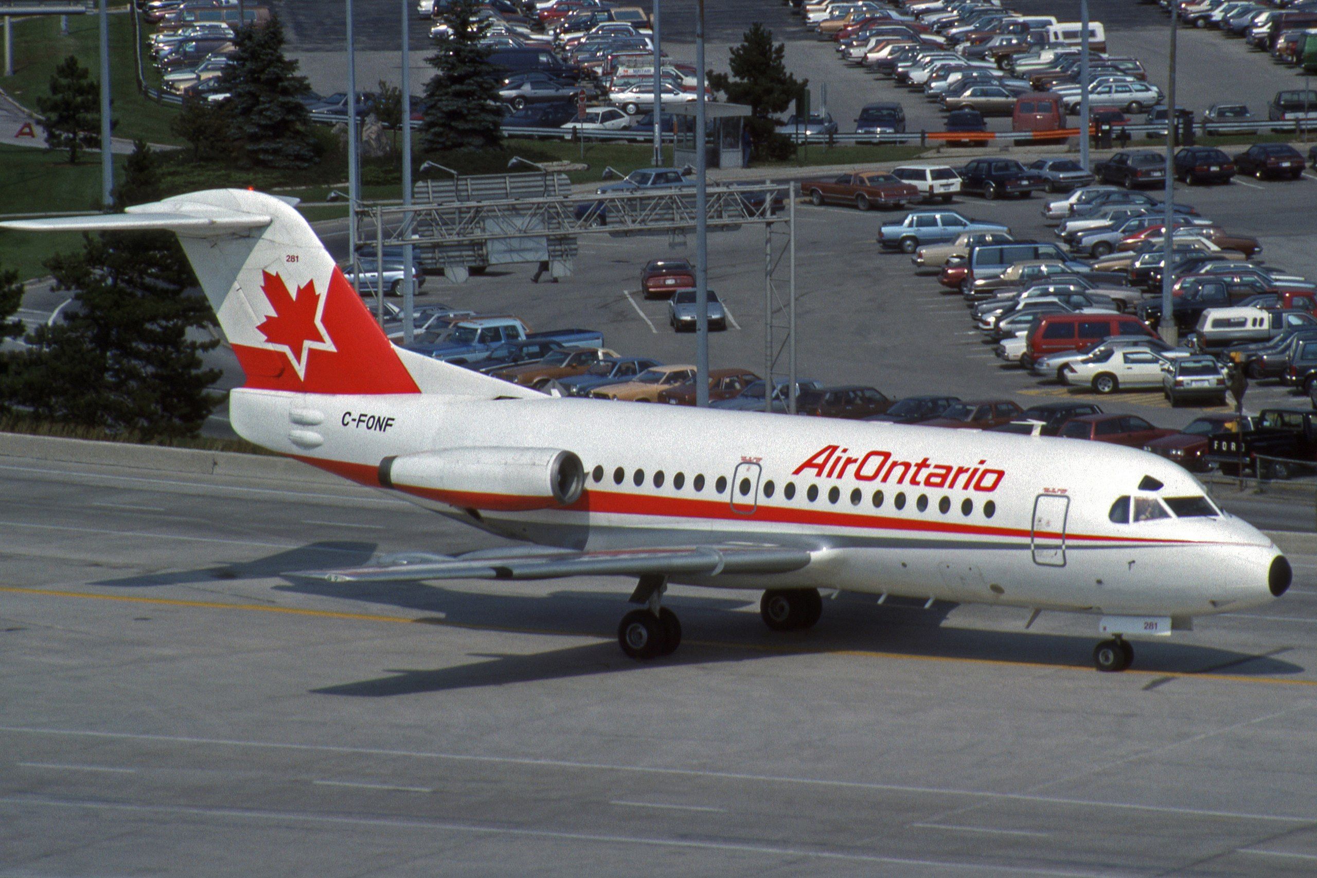 Air Ontario Fokker F28