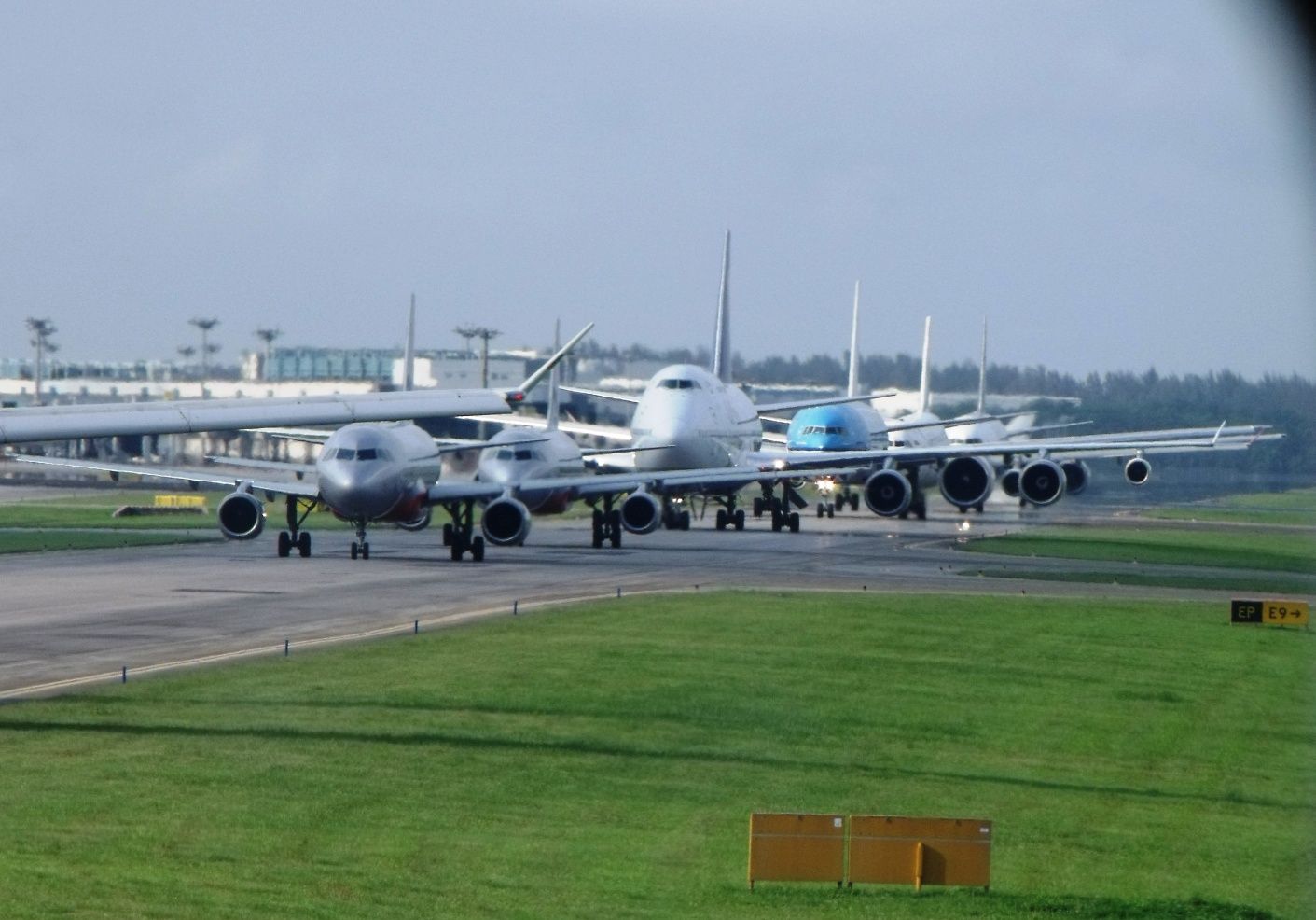 Planes queue on the taxiway in Singapore while Air TC changes the operating direction of the runway.
