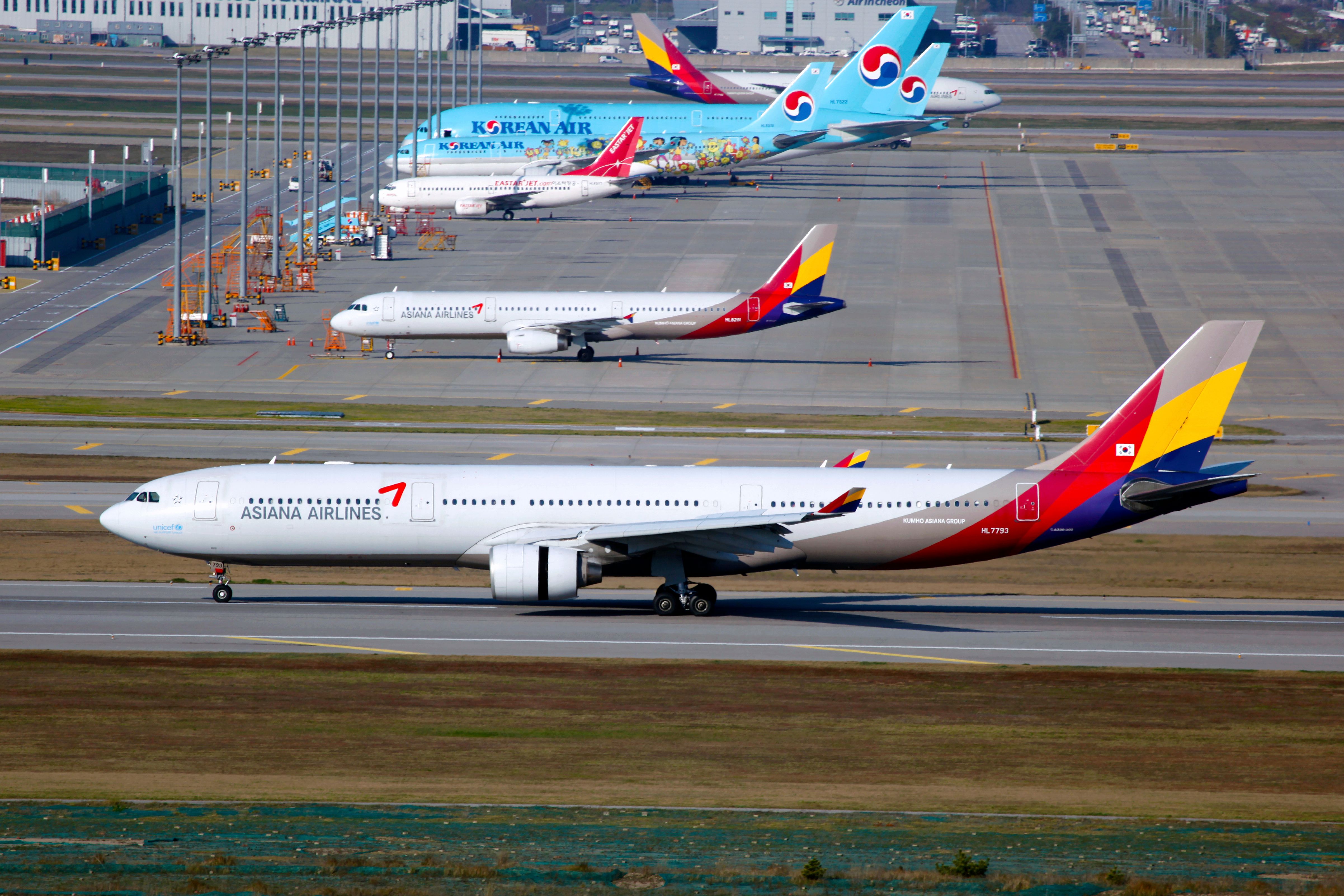 Asiana and Korean Air planes parked