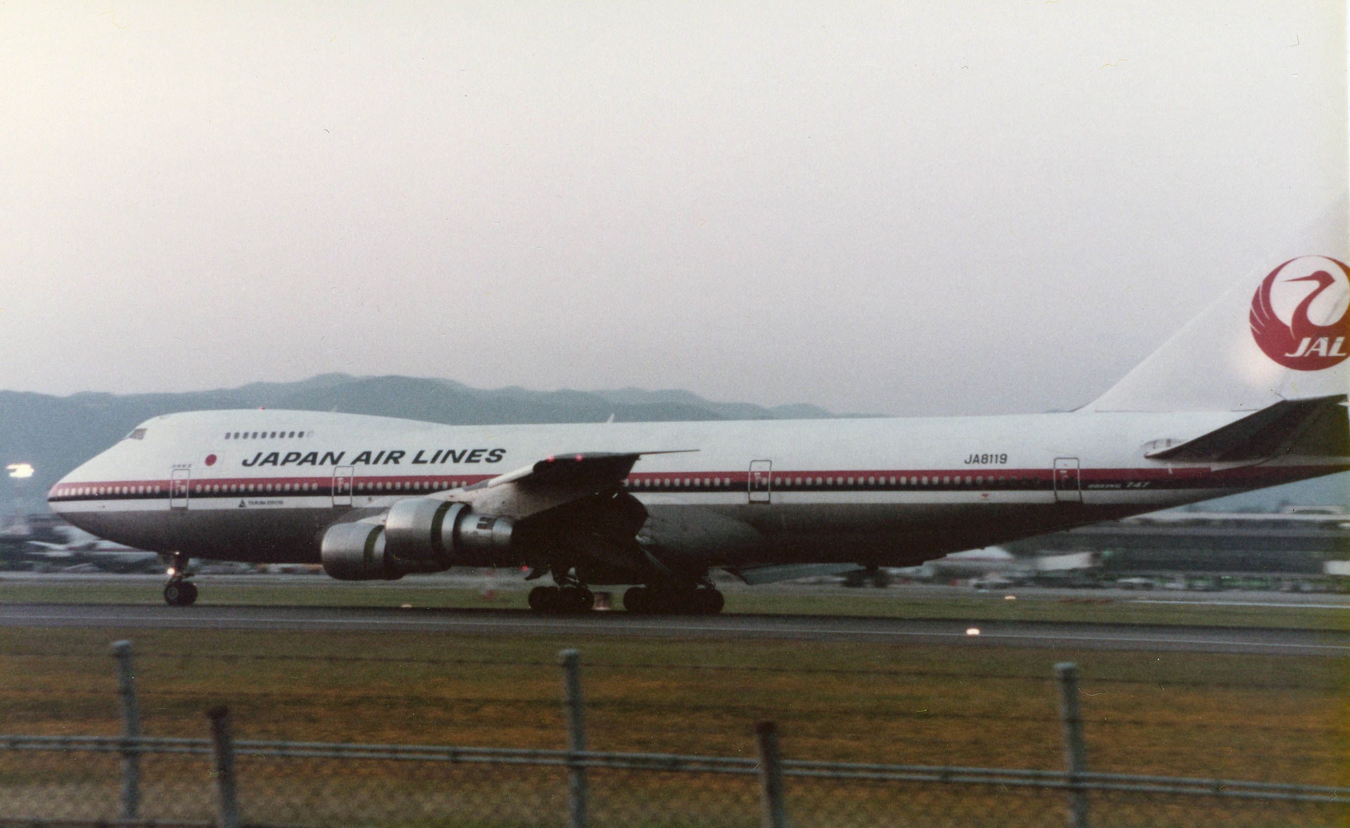 Japan Airlines B747SR-46 JA8119) Itami Airport 1984