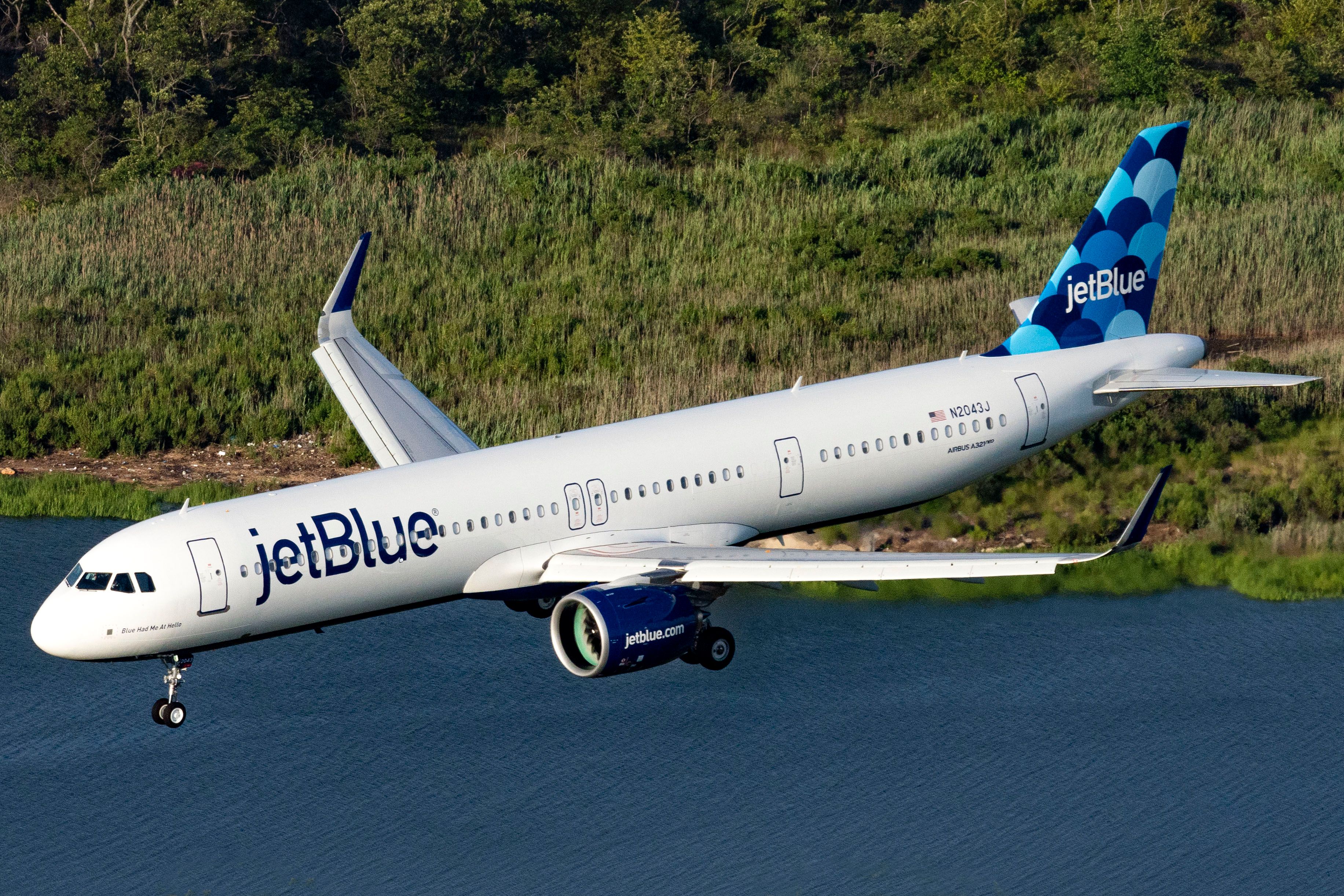 A JetBlue Airbus A321neo