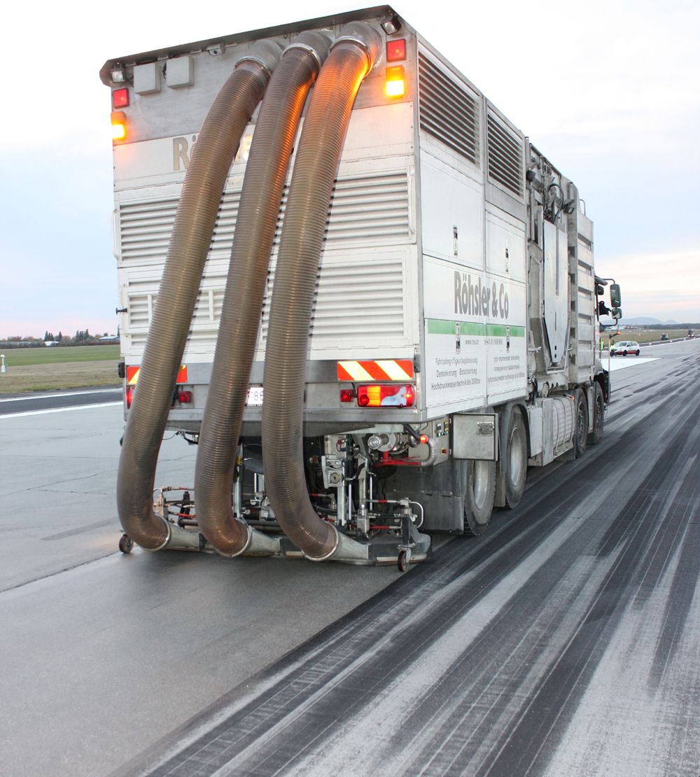 removing runway rubber with water blasting