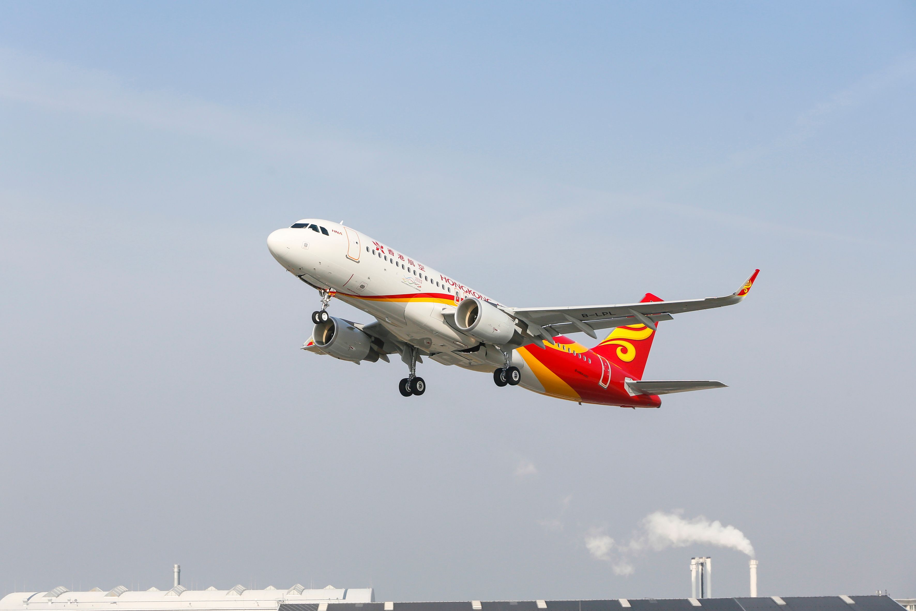 Hong Kong Airlines Airbus A320 taking off