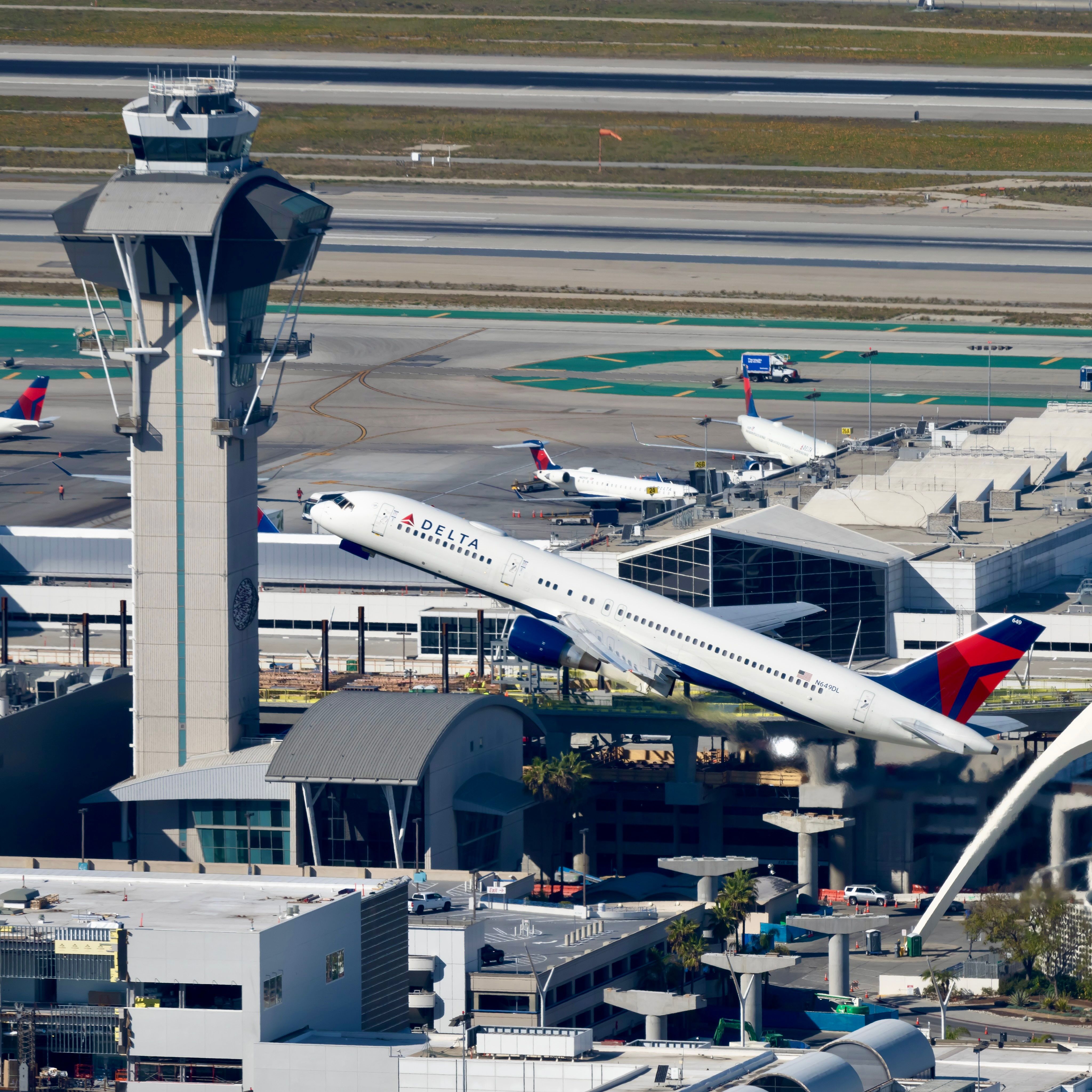 N649DL Delta Air Lines Boeing 757-232 (1)