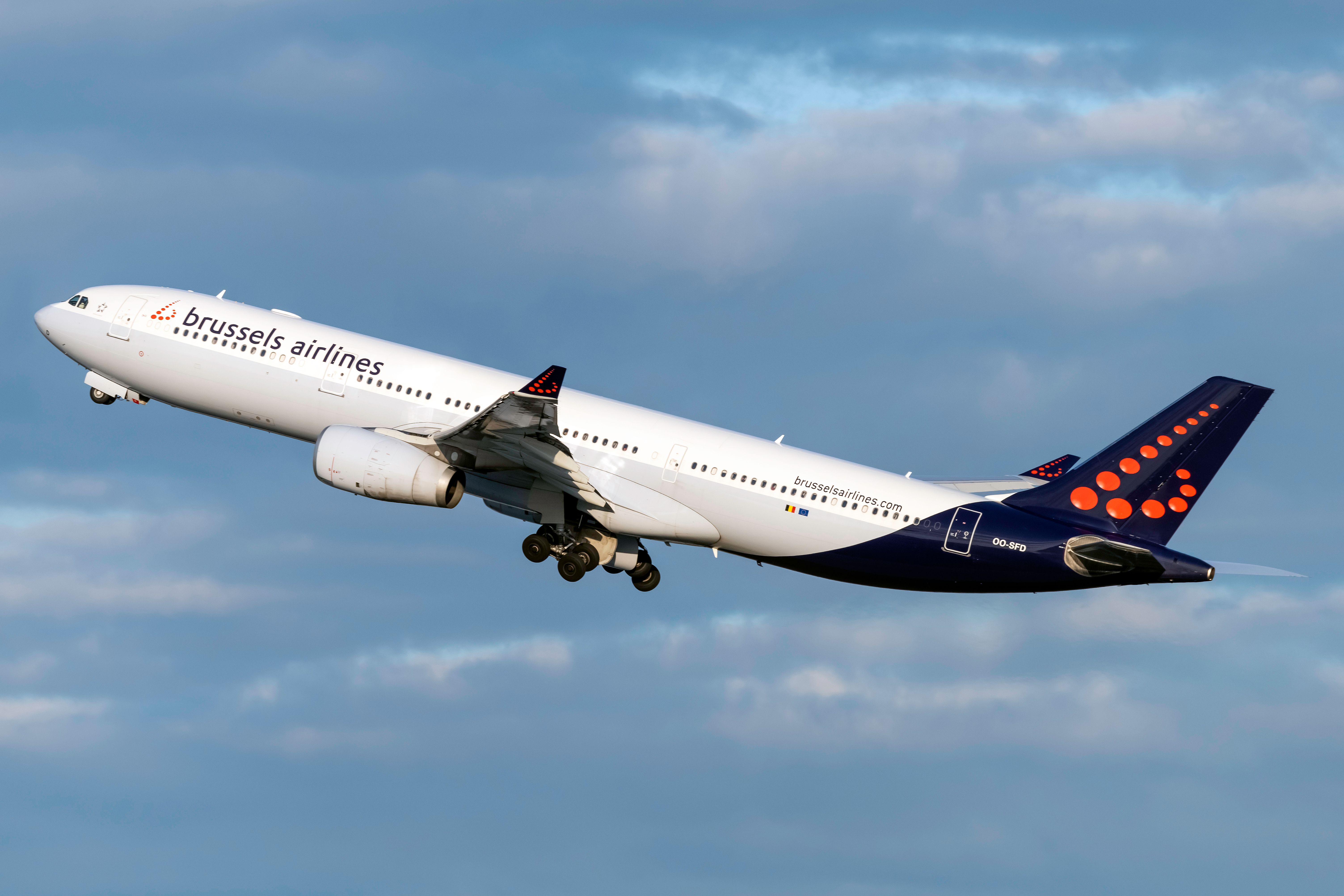 OO-SFD Brussels Airlines Airbus A330-342 (1)