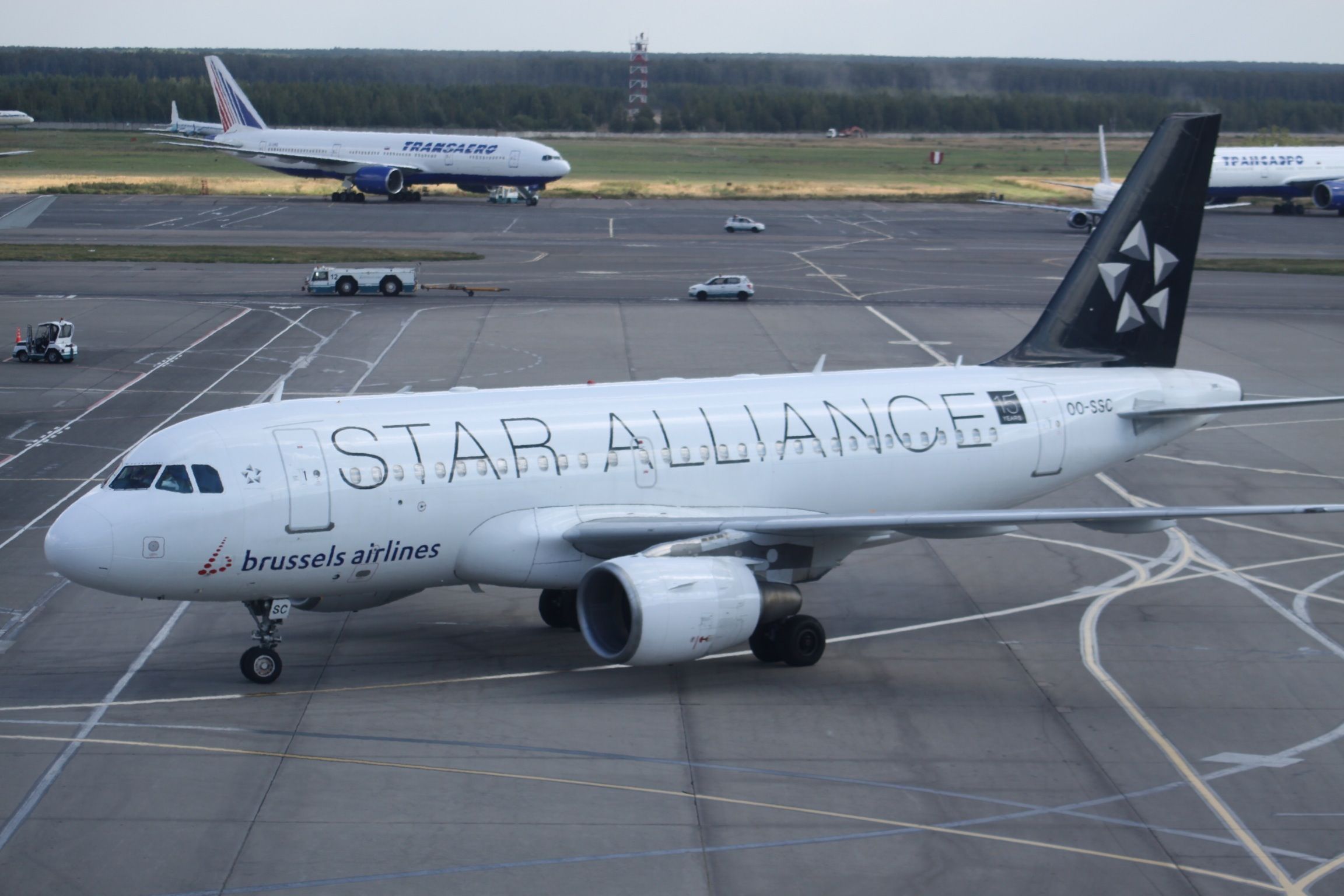 OO-SSC_Airbus_A319_Brussels_Airlines_in_Star_Alliance_15_Years_C-s_(7963604416)
