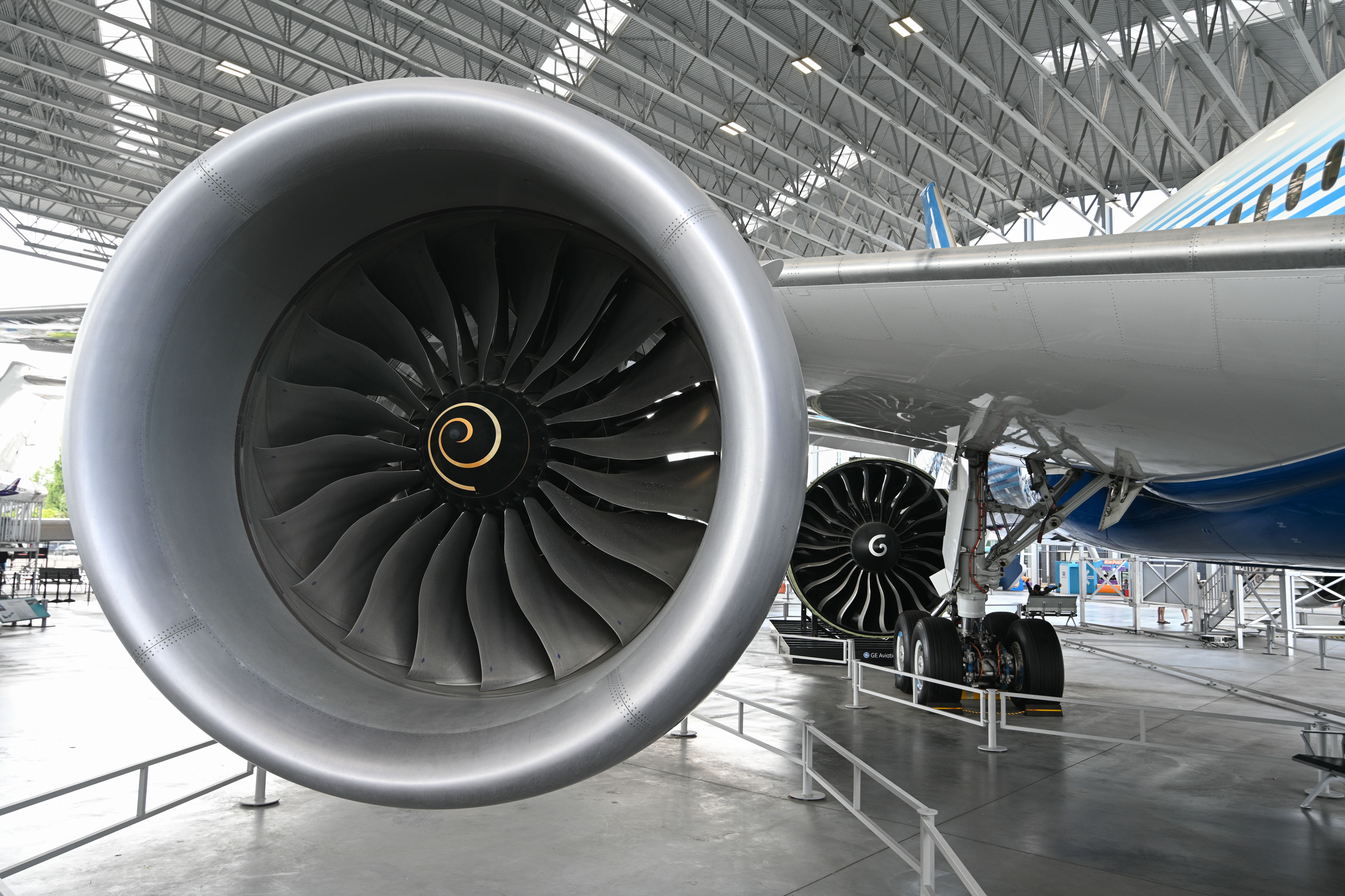 Rolls-Royce_Trent_1000_jet_engine