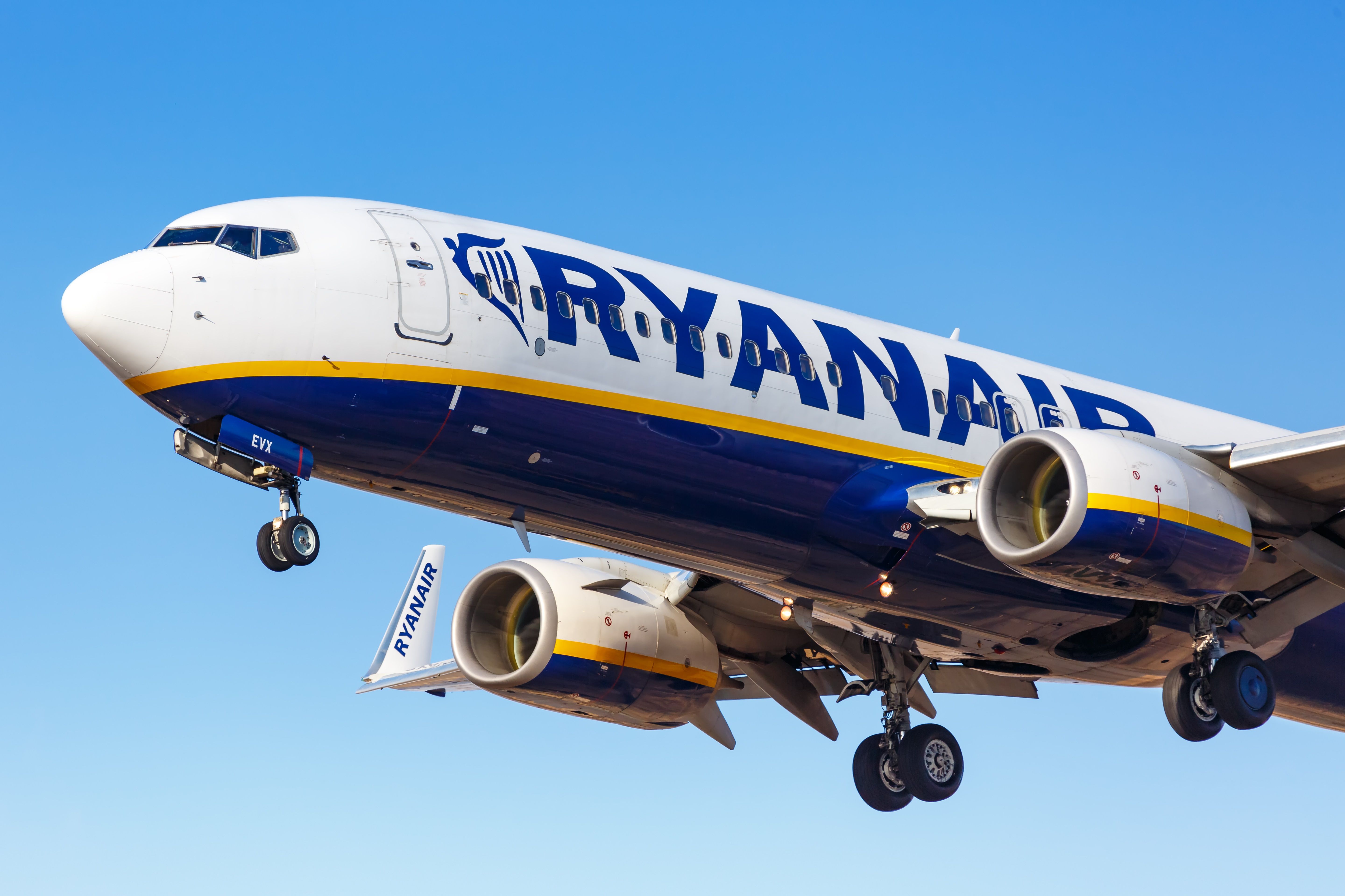 Ryanair Boeing 737 landing