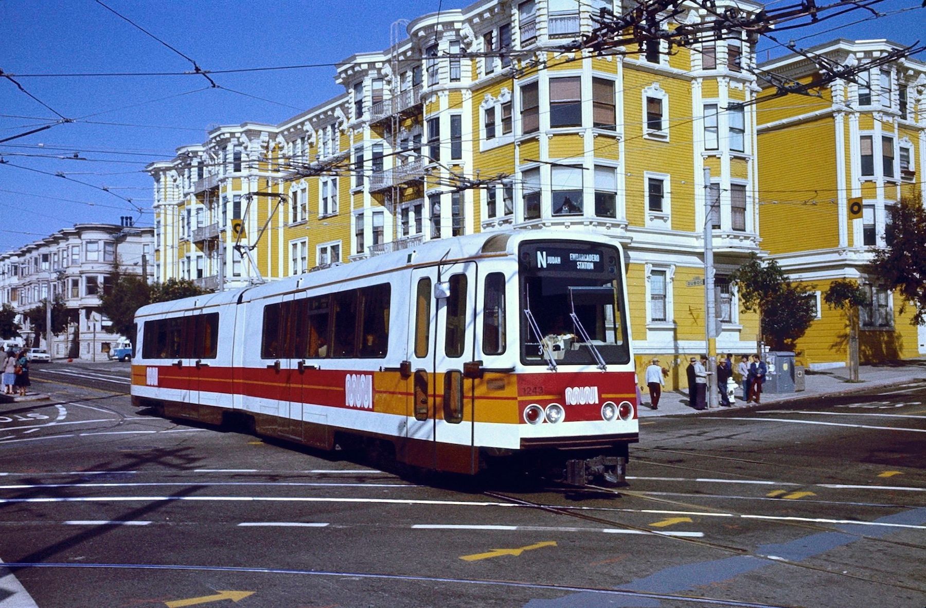 Boeing LRV running in San Francisco.