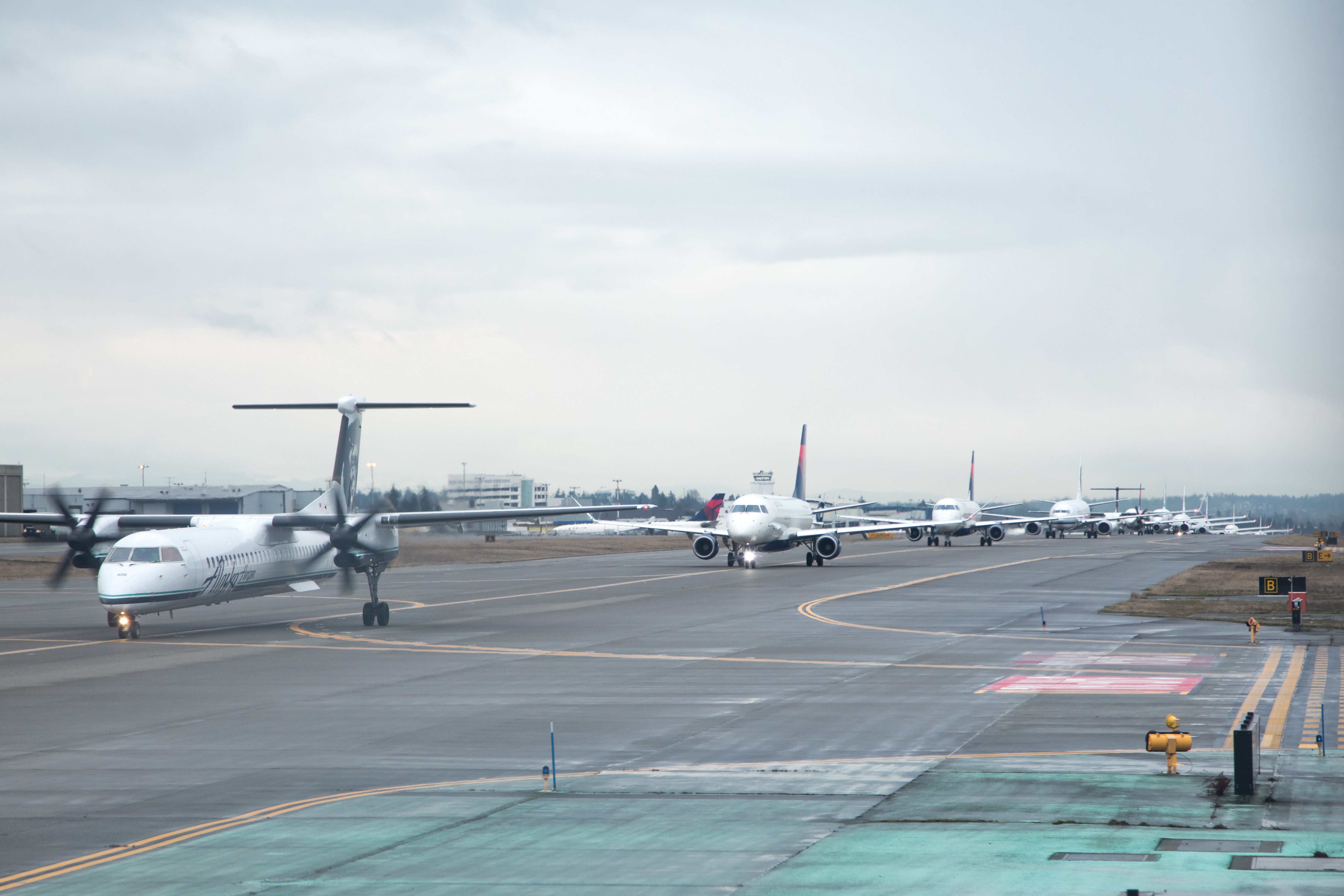 A long line of planes waiting to take off at Seattle.
