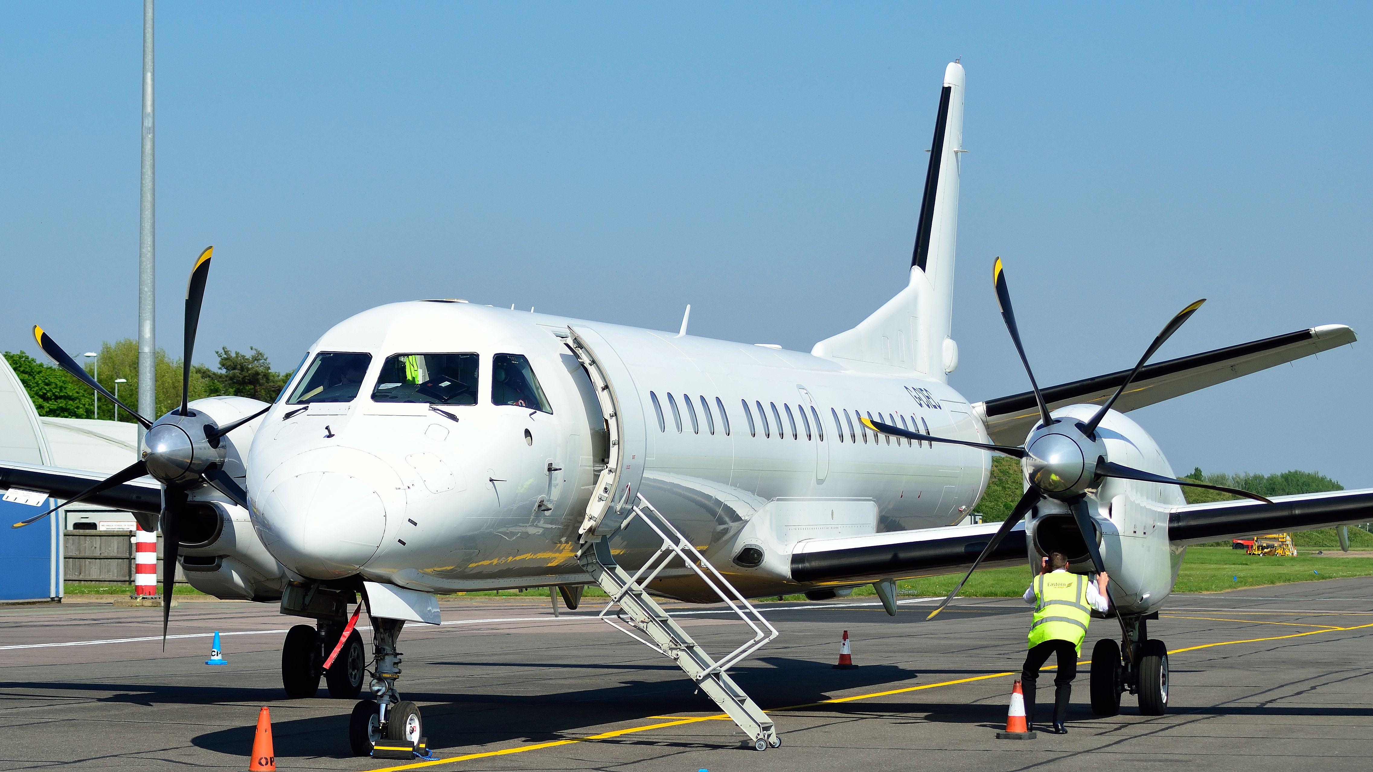 Saab 2000