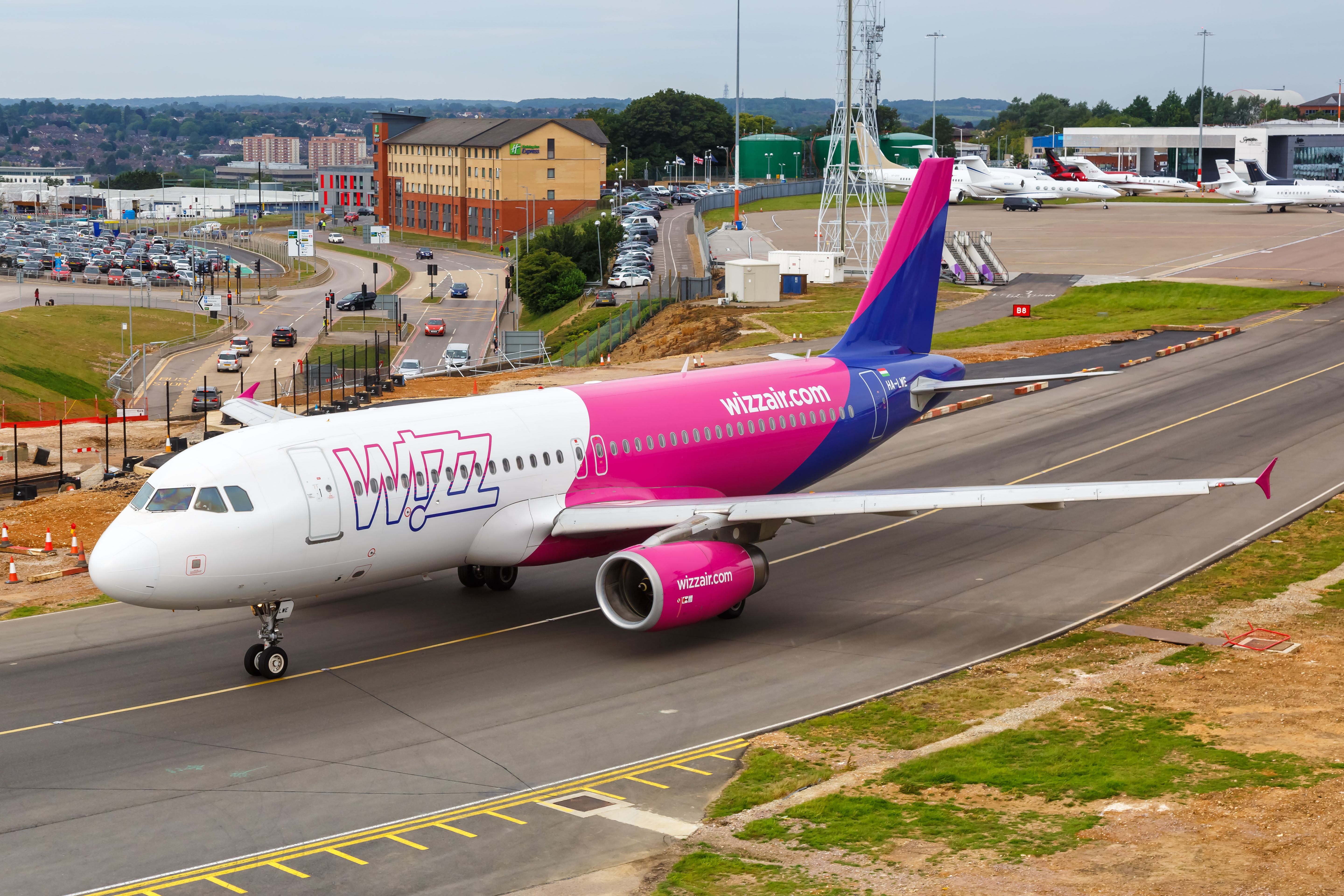 Passenger Sends Bailiffs To Luton Airport Over Wizz Air Refund