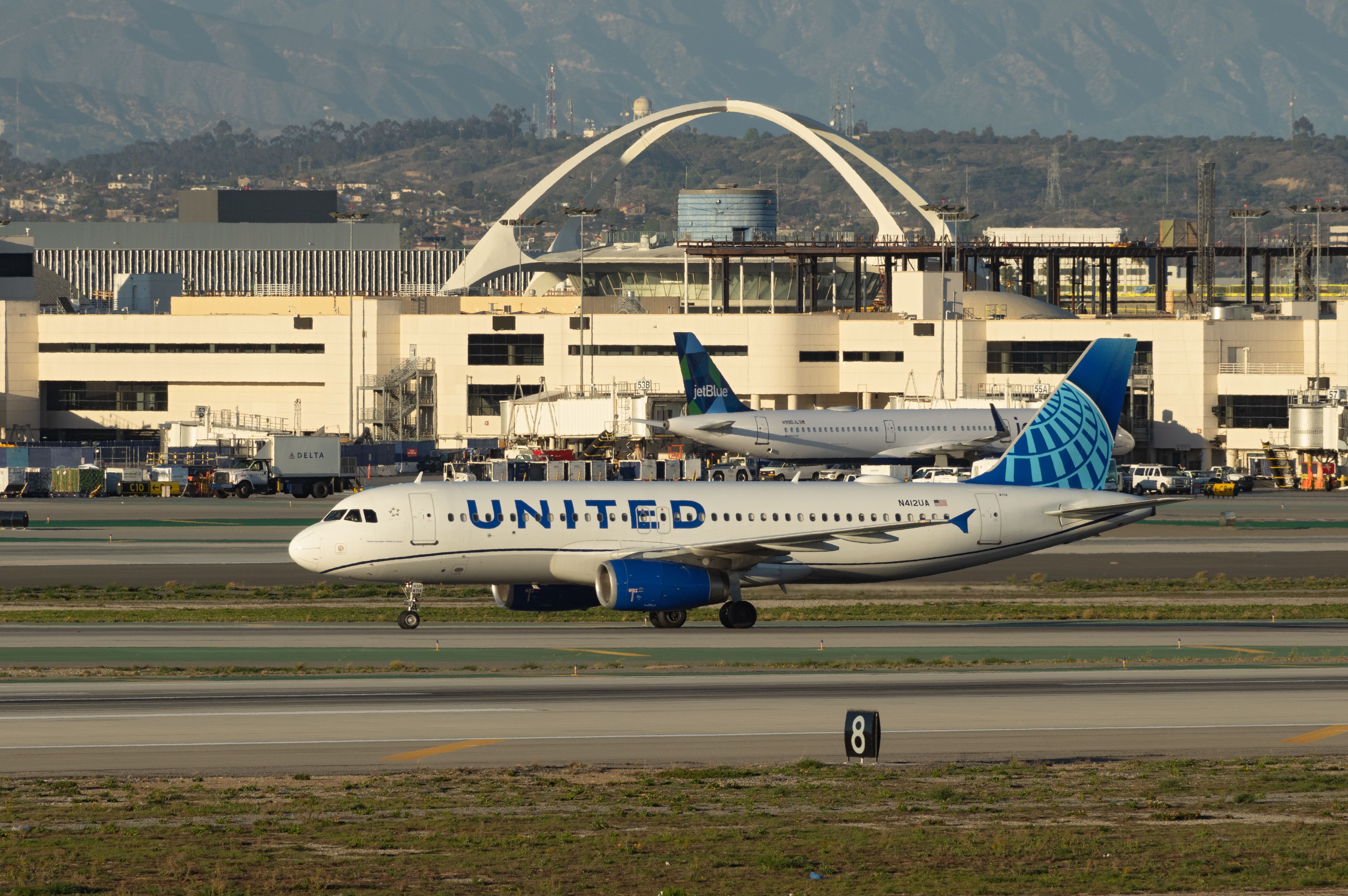LAX United Airlines Airbus A320