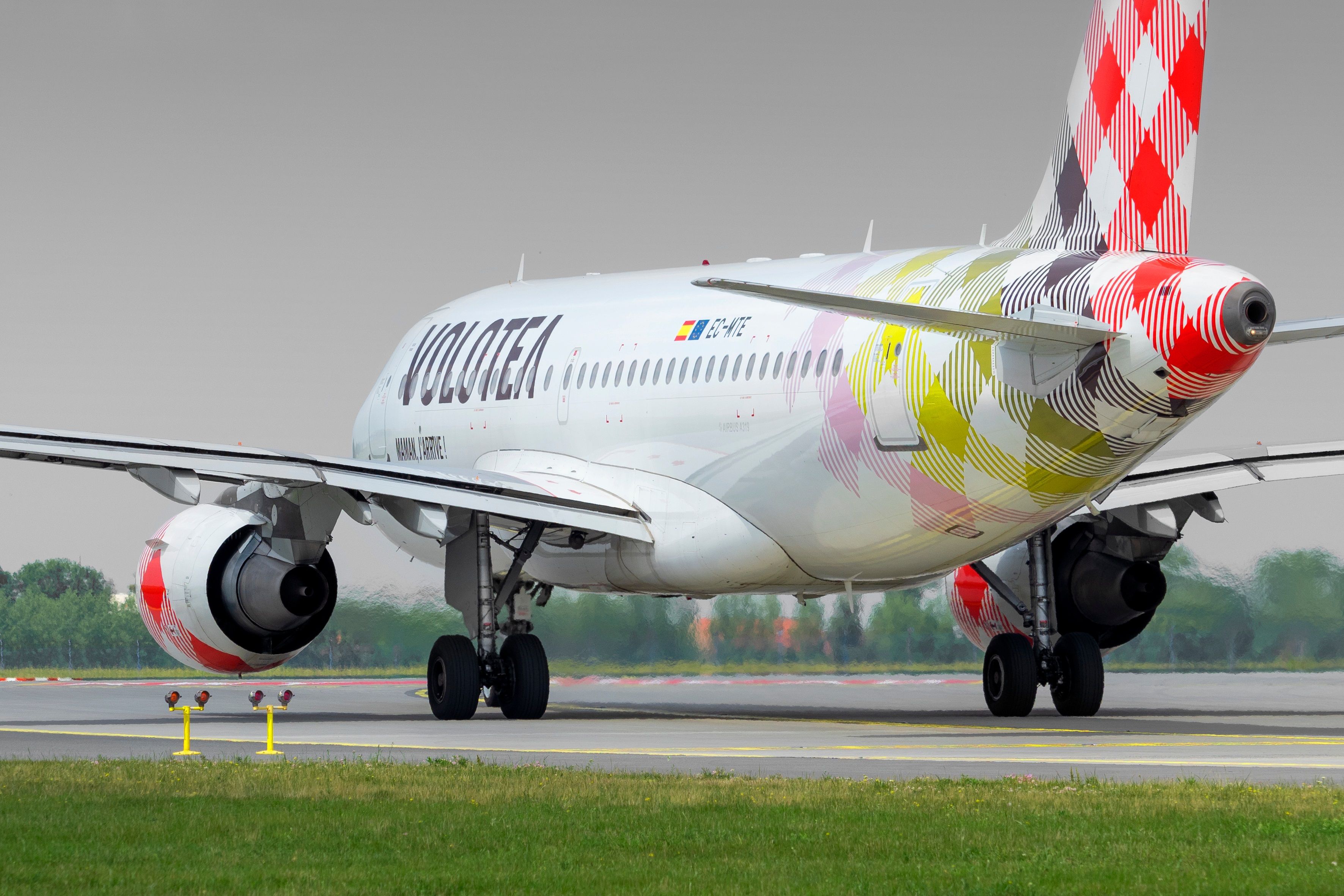 Volotea A319 taxiing