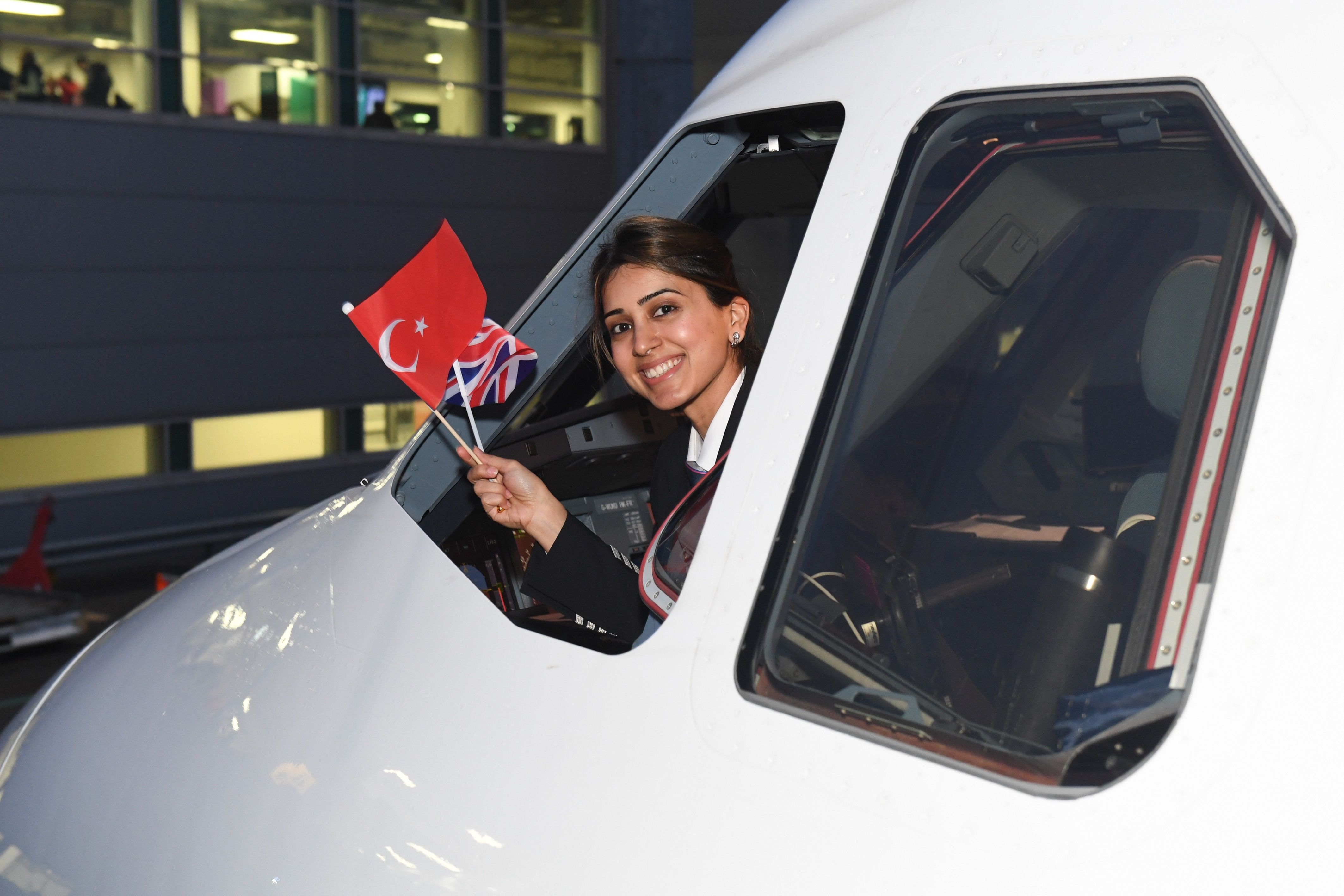 Wizz Air Istanbul Inaugural Flight - LTN - 2 (Lady pilot)