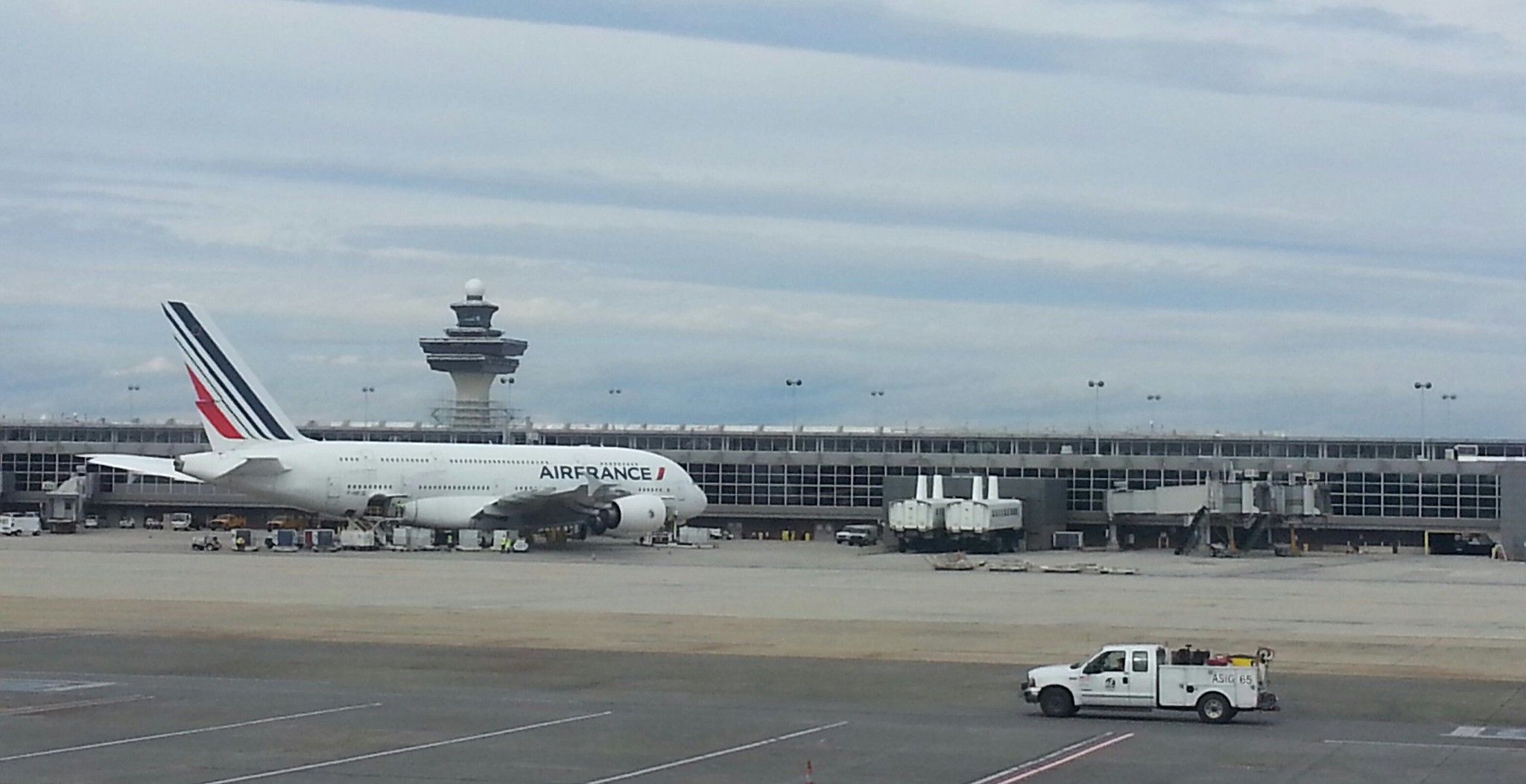 10431903766_7094fca467_k – Dulles International Airport (with Air France A380)