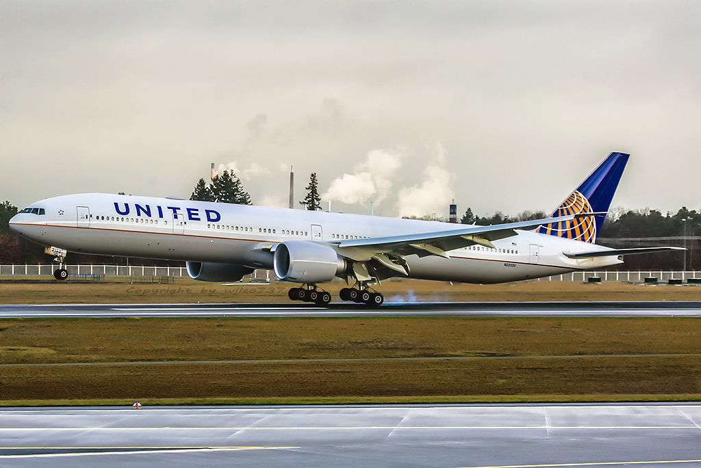 United Airlines Boeing 777-300ER