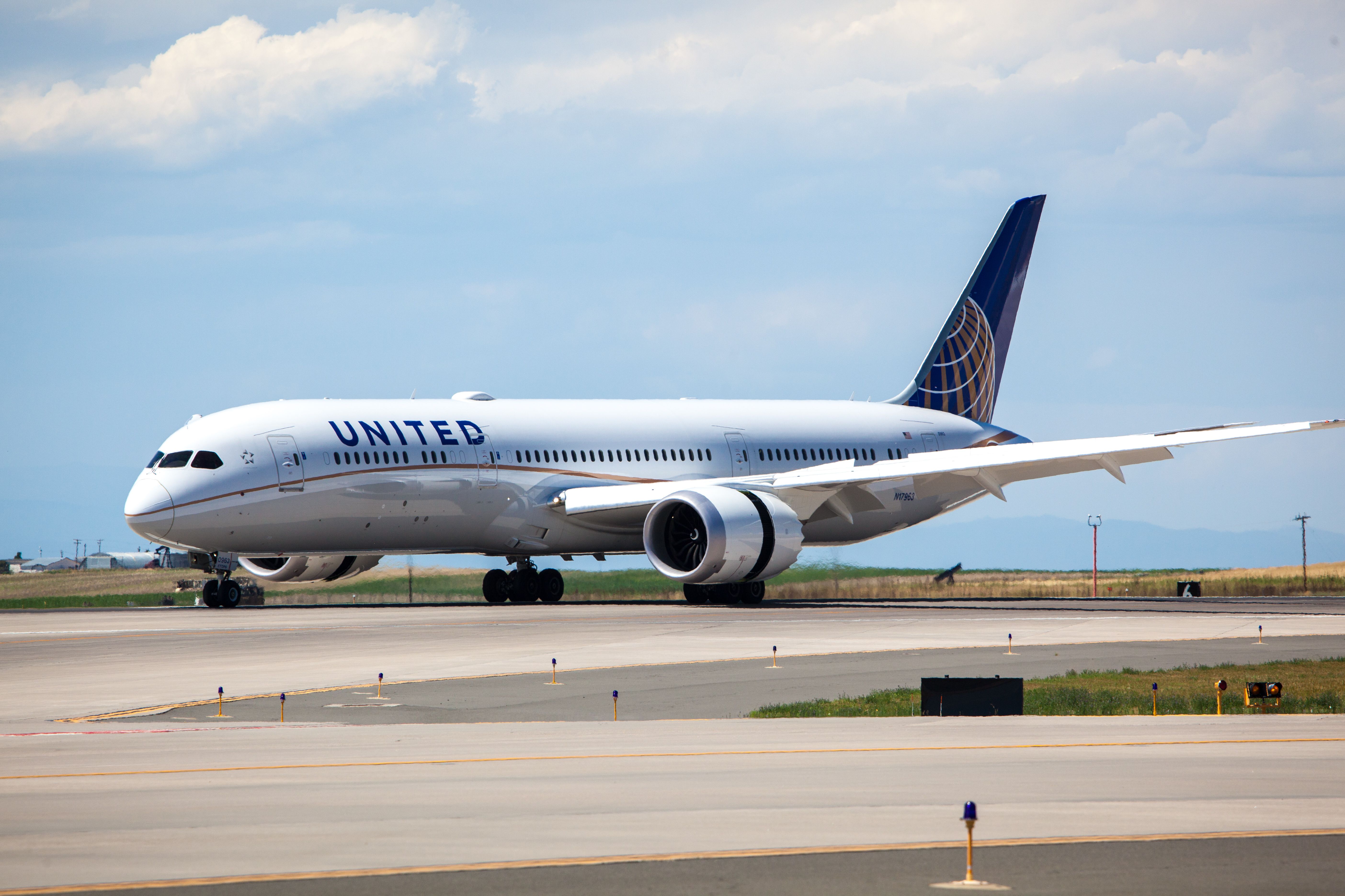 A United Airlines 787-900 Dreamliner