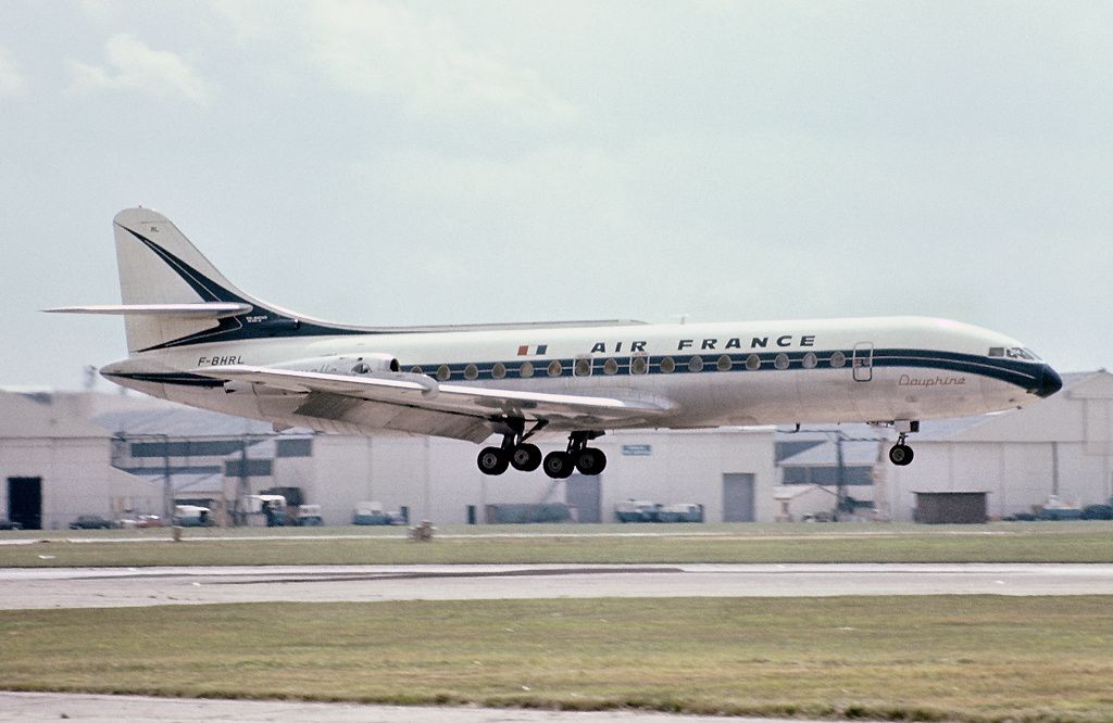 An Air France Sud SE-210 Caravelle III just above a runway.