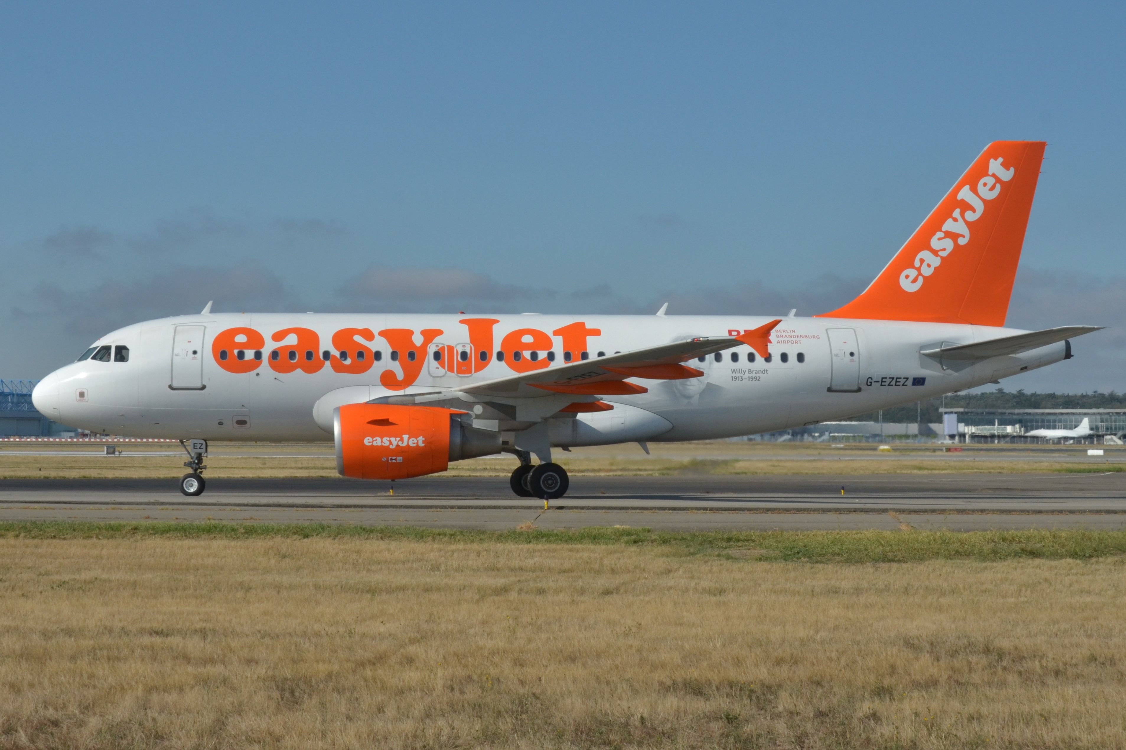 easyJet Airbus A319 | G-EZEZ