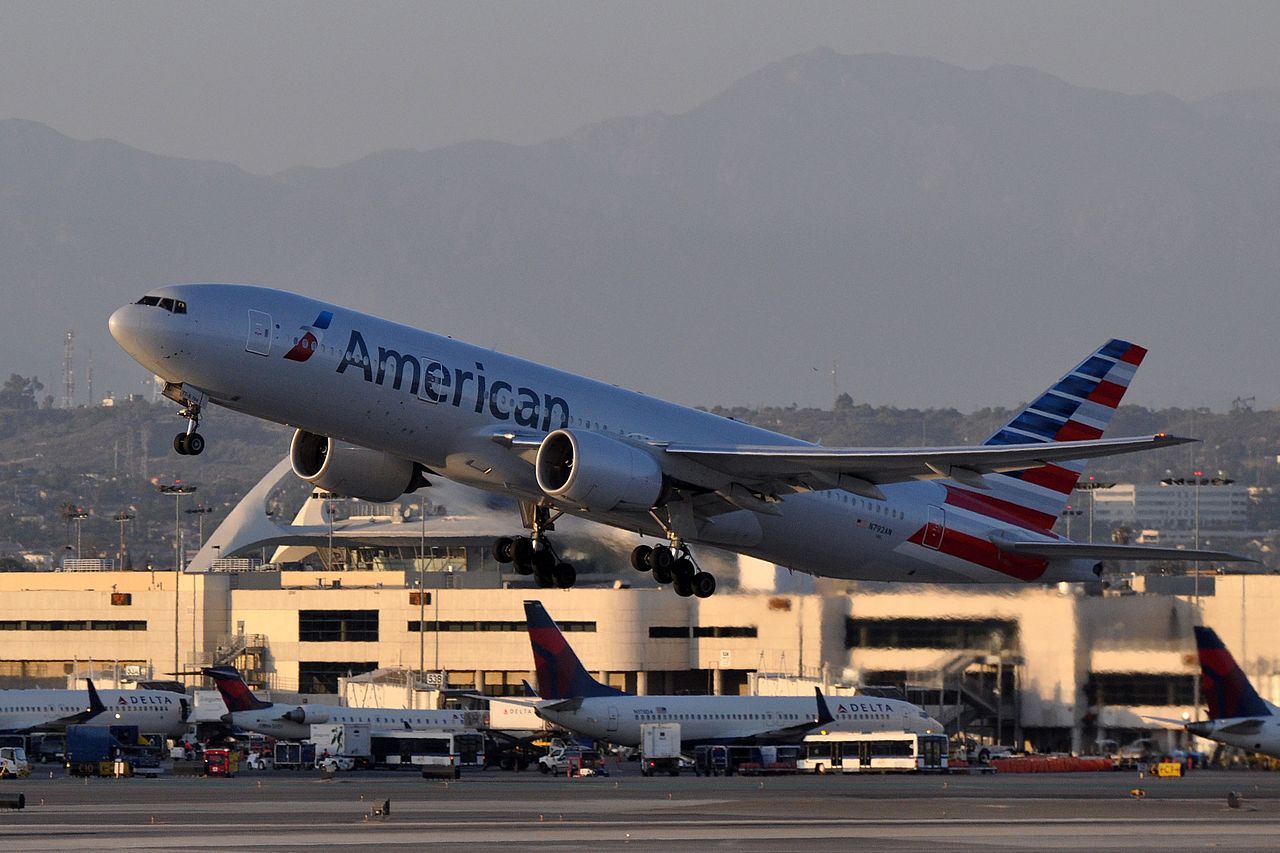 American Airlines Boeing 777-223(ER), Registration N792AN taking off at LAX.