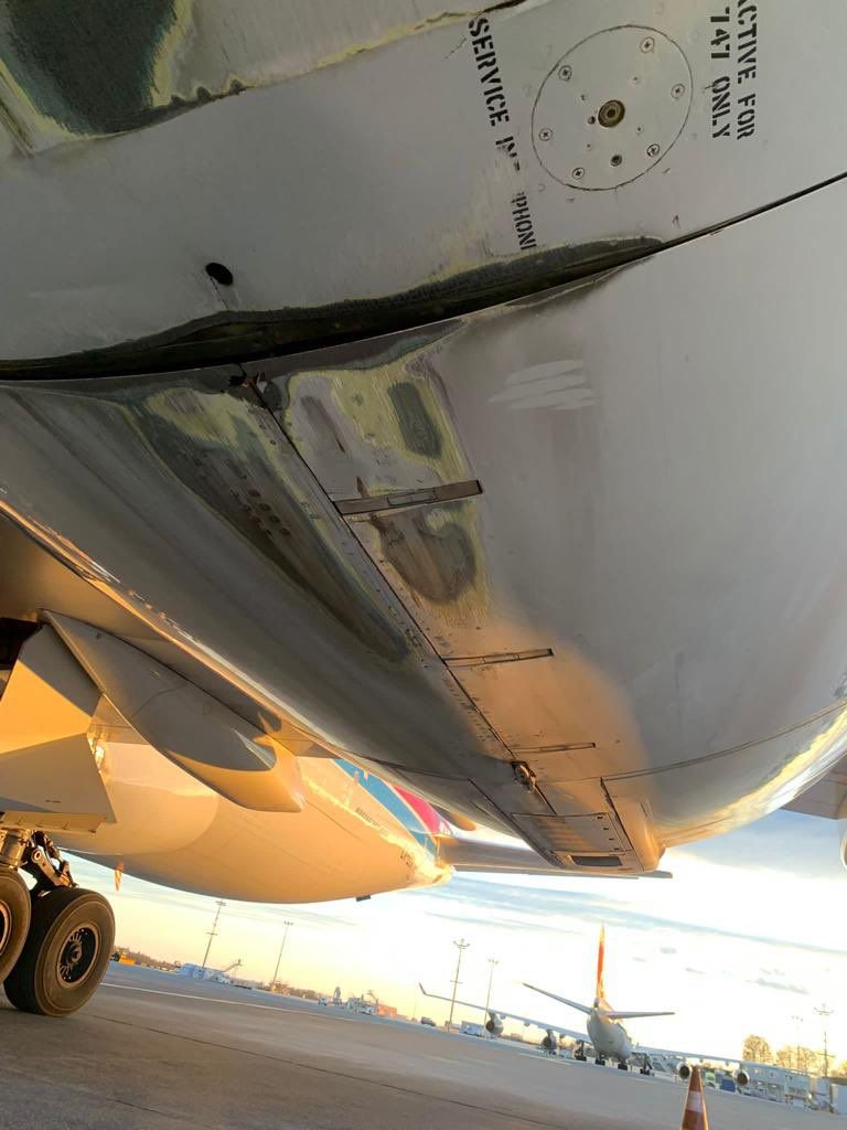 Cargolux 747-4 wing damage 1