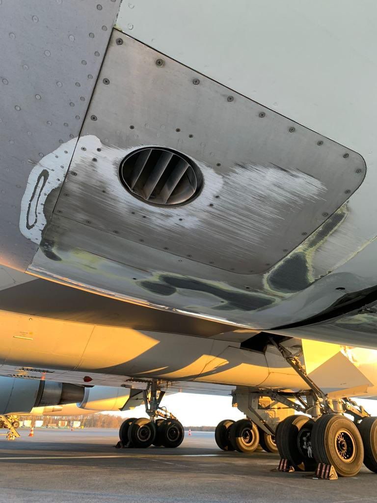 Cargolux 747-4 wing damage 2