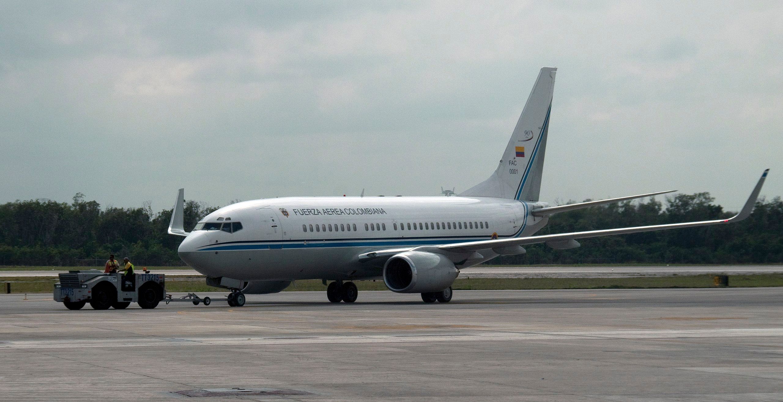 A photo of Colombia's presidential jet. 