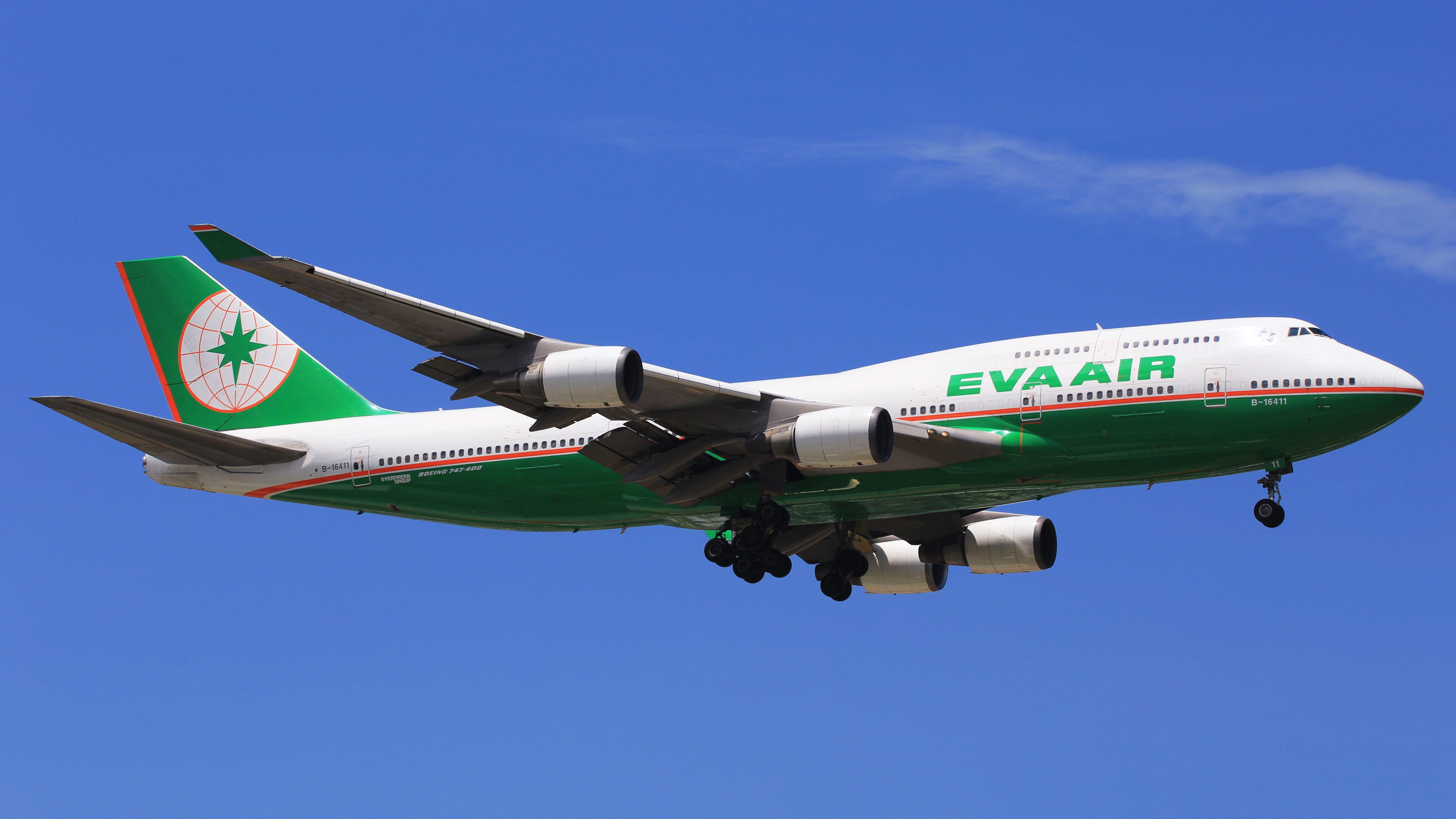 An EVA Airways Boeing 747-400 on final approach