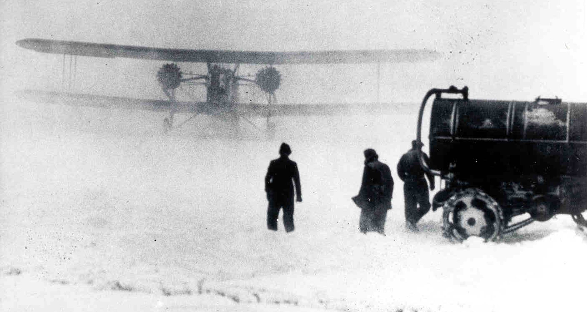  An Army Air Corps de Havilland twin-engine airmail plane in snowstorm 