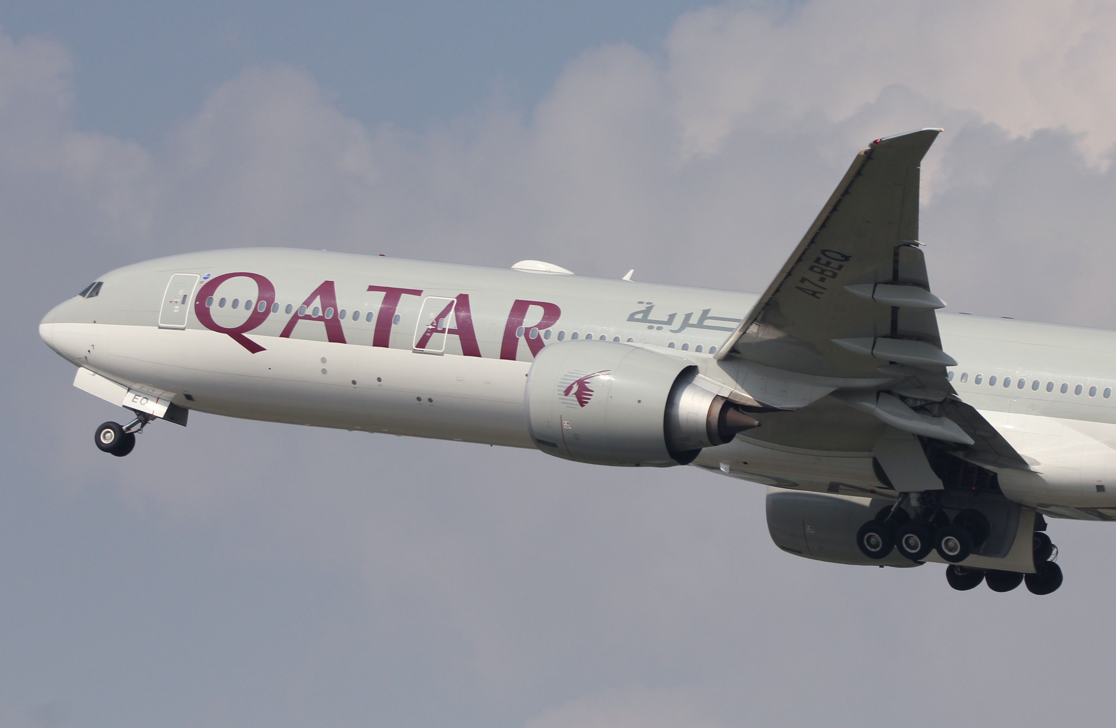 卡塔尔航空777-300ER起飞