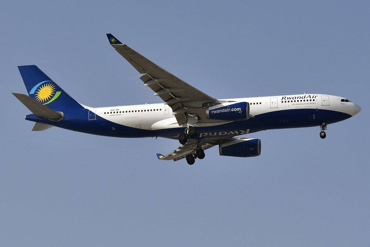 RwandAir A330-200 landing